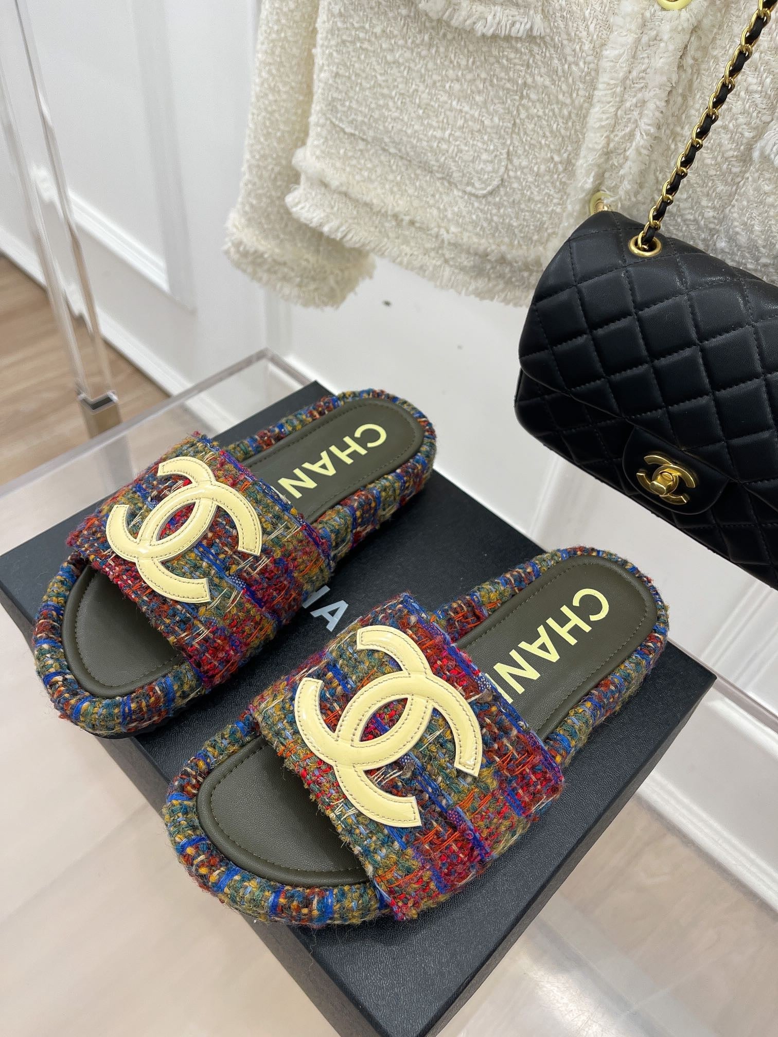 SE1018 CC Slippers / Size5-10