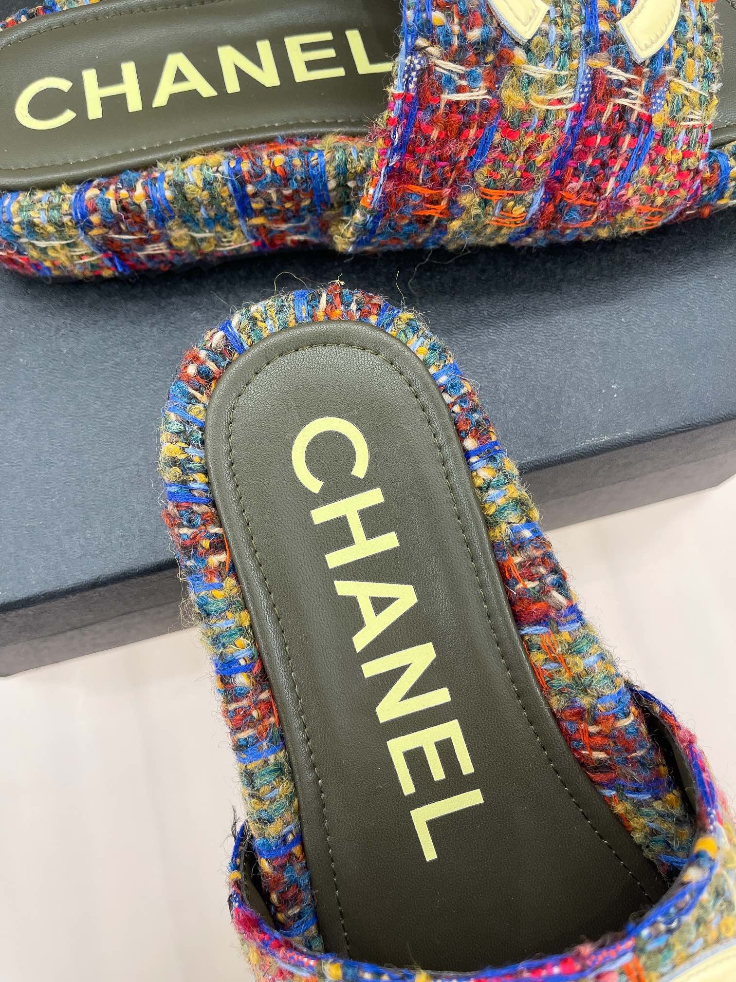 SE1018 CC Slippers / Size5-10