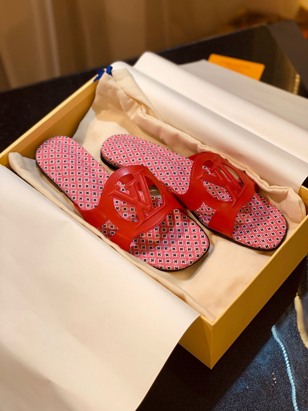 SE1137 LV Isola Flat Mule / Size5-11