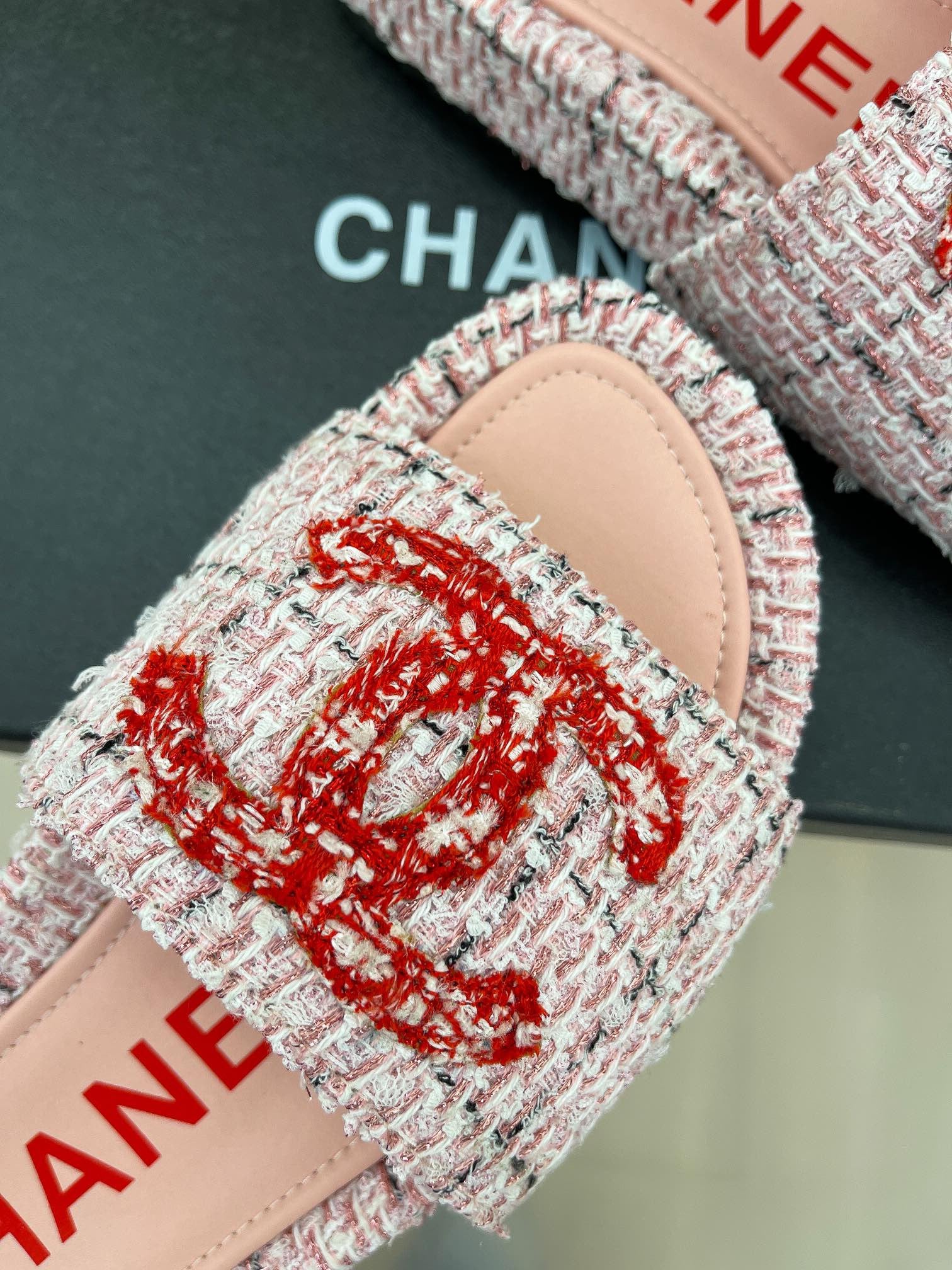 SE1020 CC Slippers / Size5-10