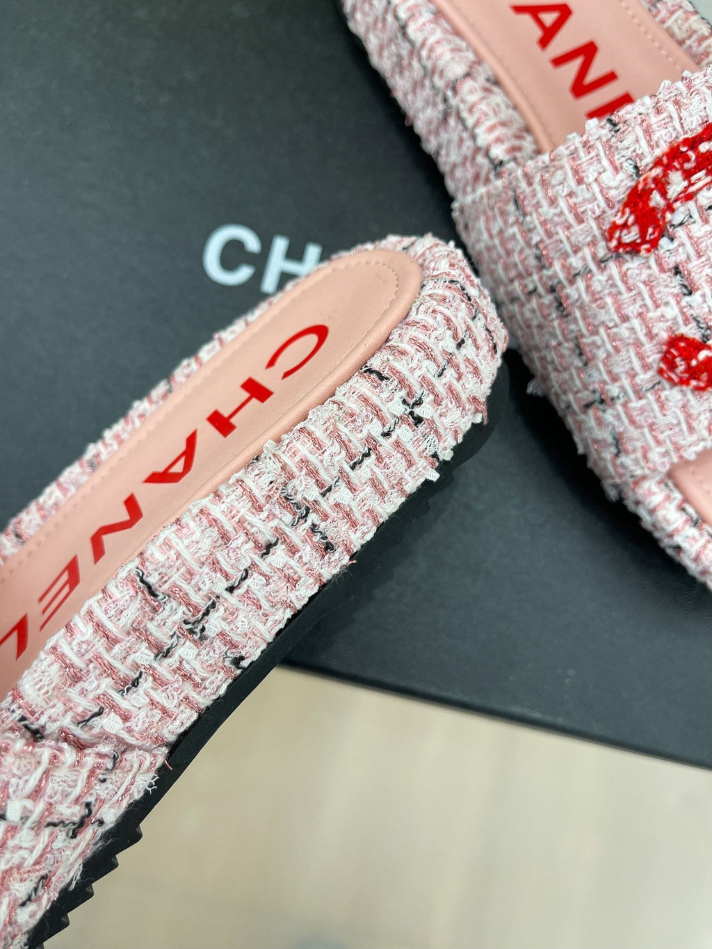 SE1020 CC Slippers / Size5-10