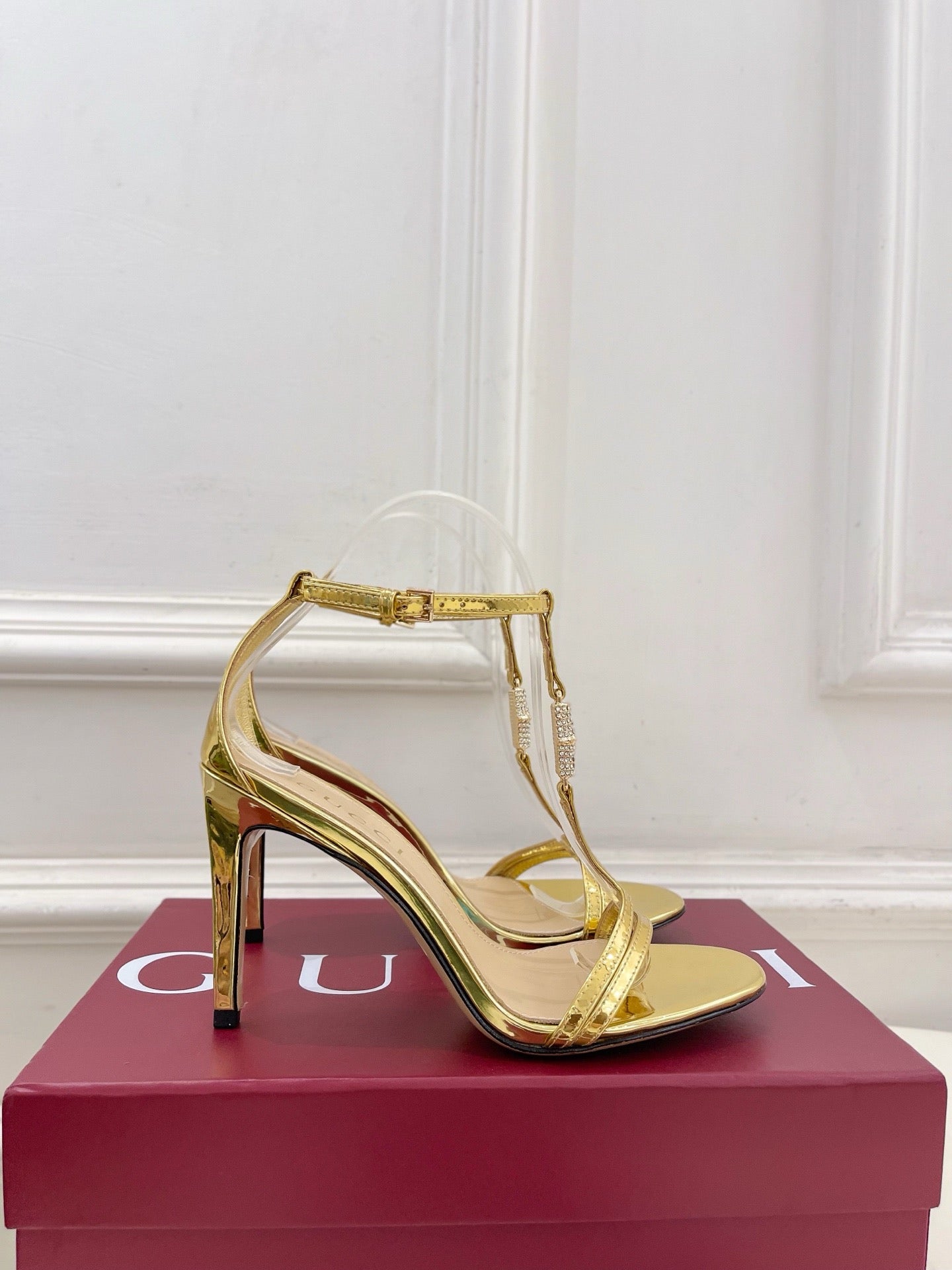 SE1669 Gucci Women's Sandal with Bamboo / Size5-11