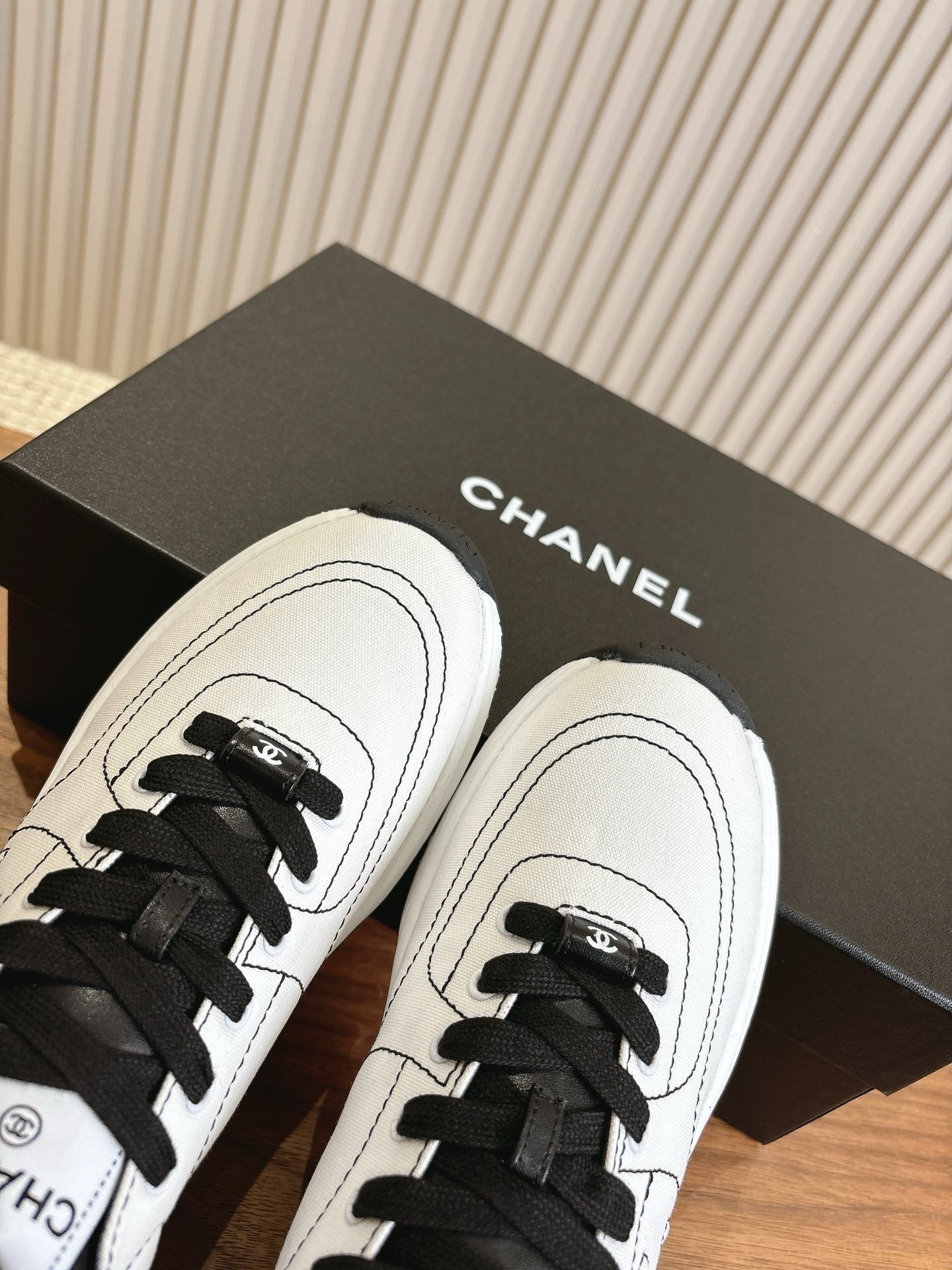 SE1544 Chanel Sneakers / Size5-10