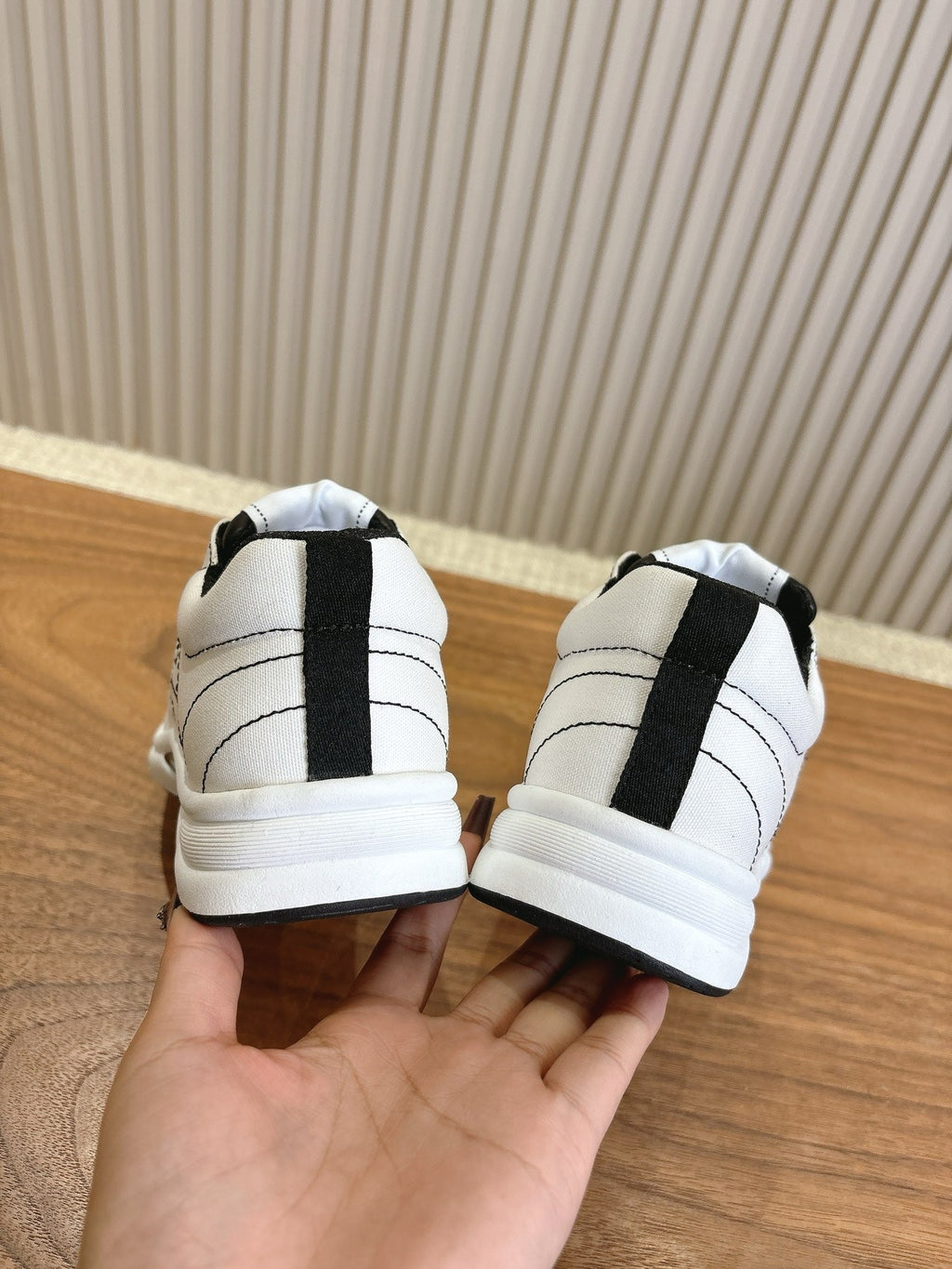SE1544 Chanel Sneakers / Size5-10