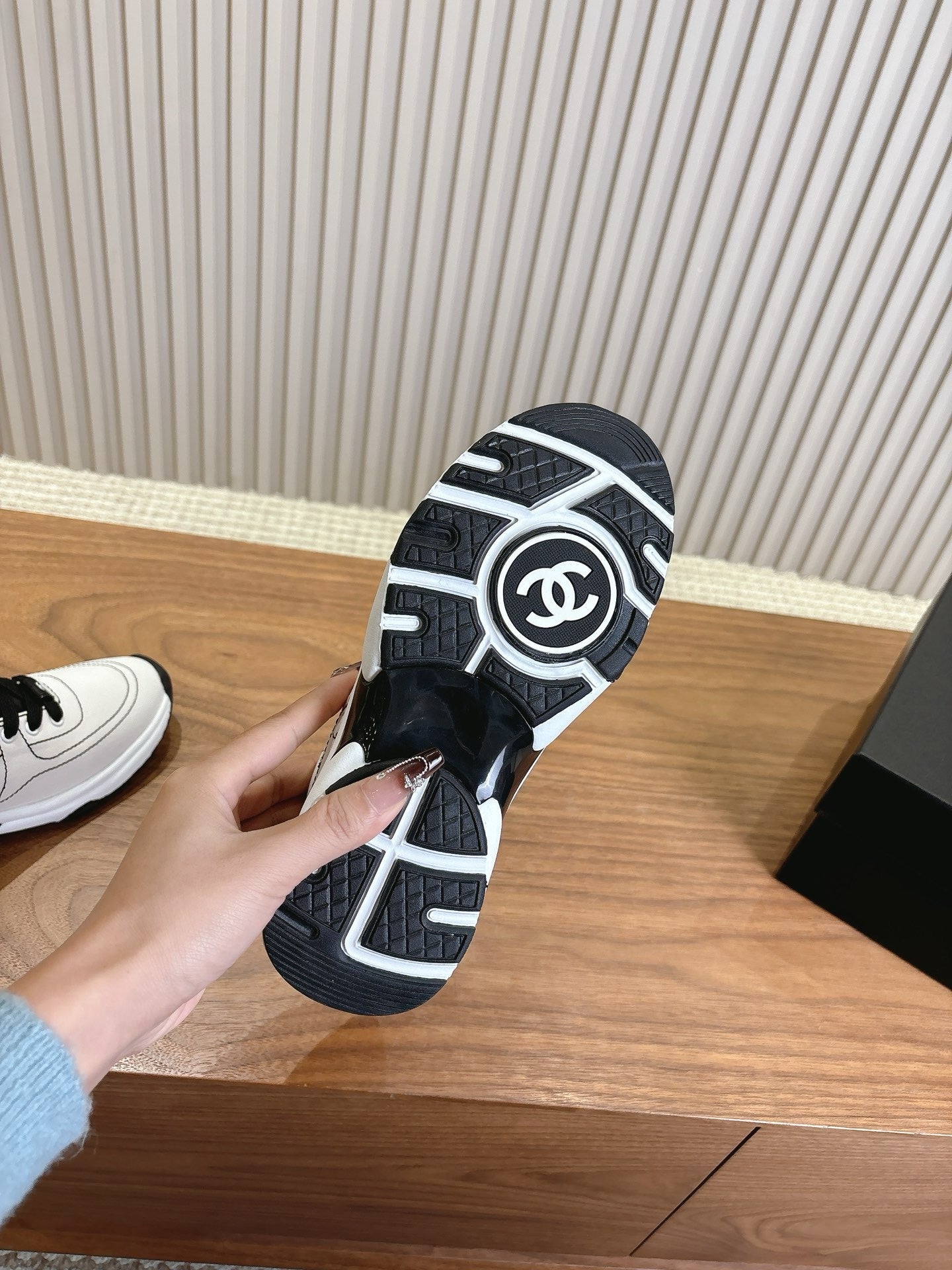 SE1544 Chanel Sneakers / Size5-10