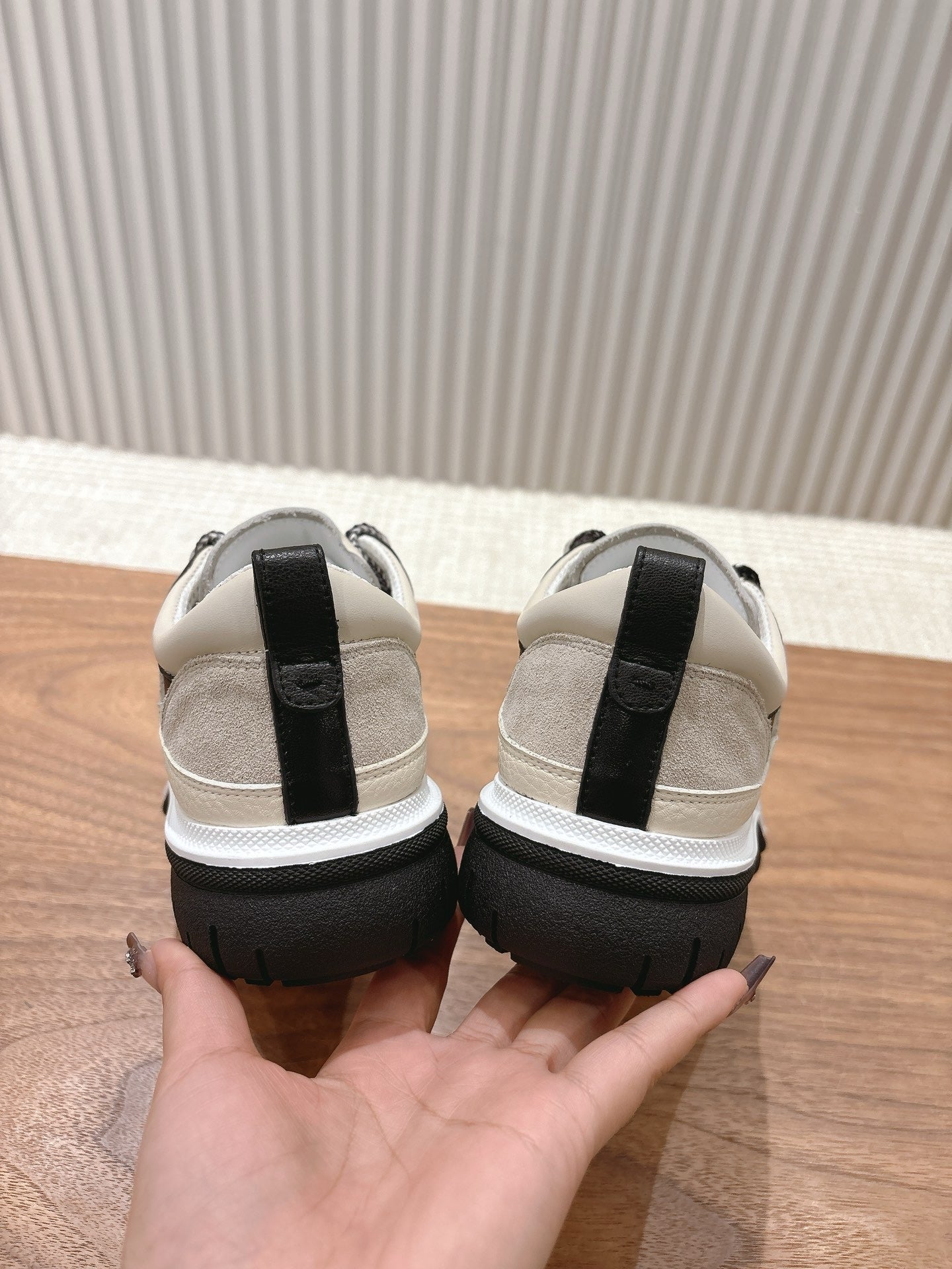 SE1545 Chanel Sneakers / Size5-11