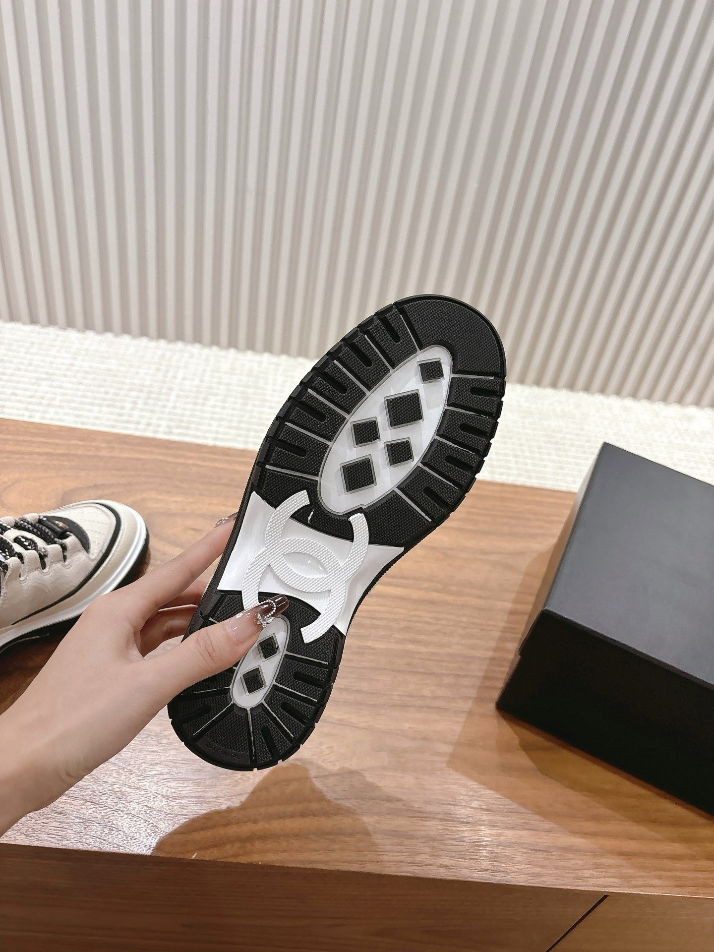 SE1545 Chanel Sneakers / Size5-11