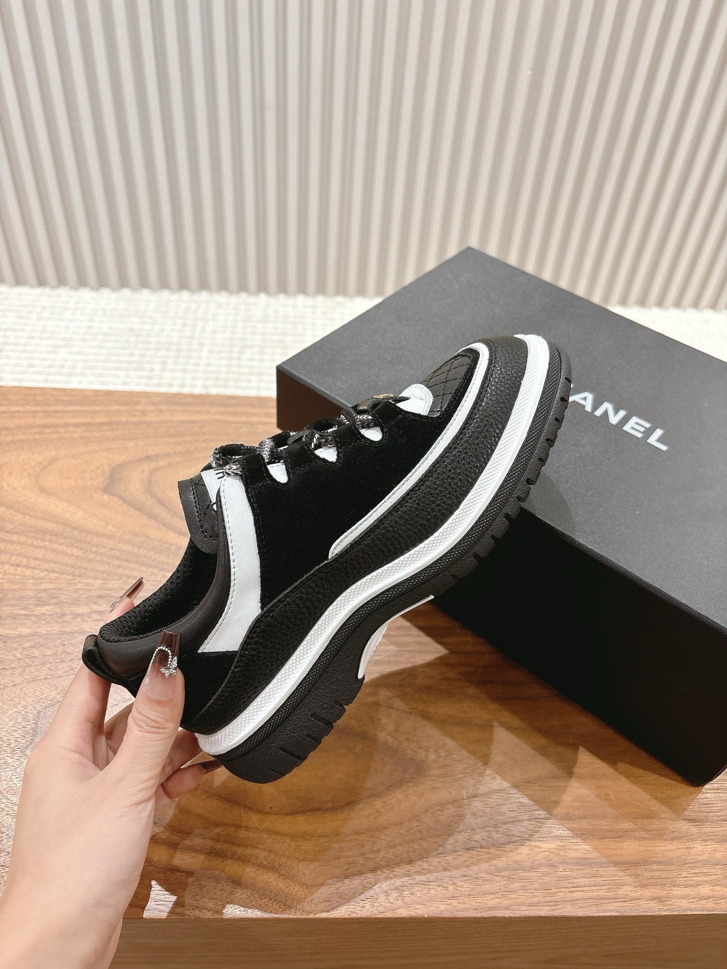 SE1546 Chanel Sneakers / Size5-11