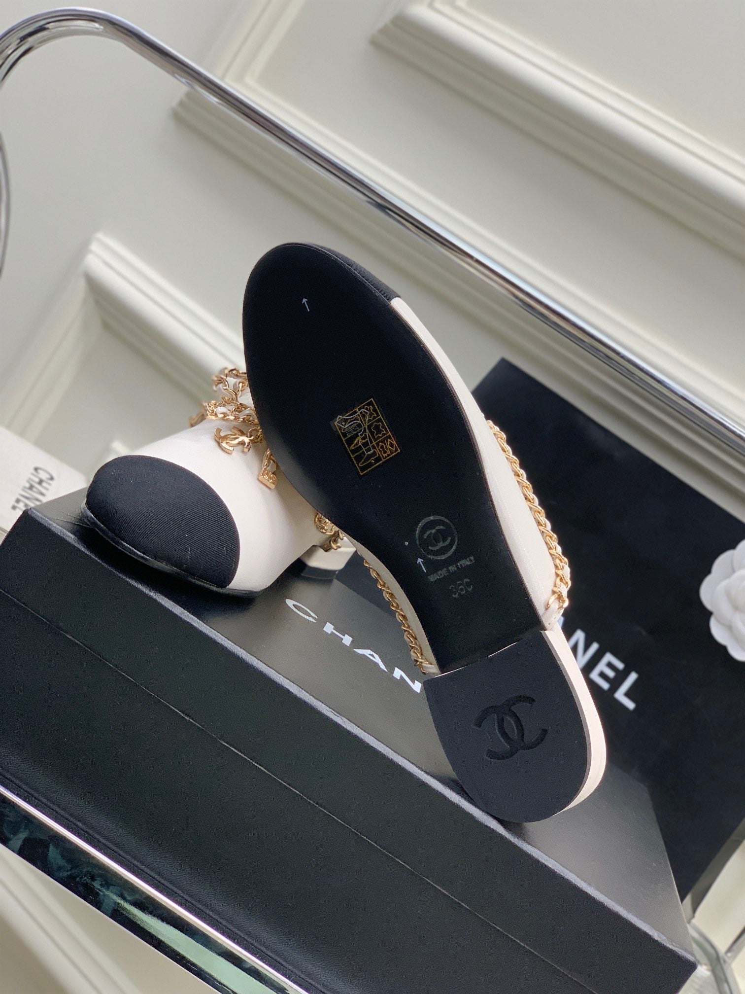 SE1154 CC Slippers / Size4-10