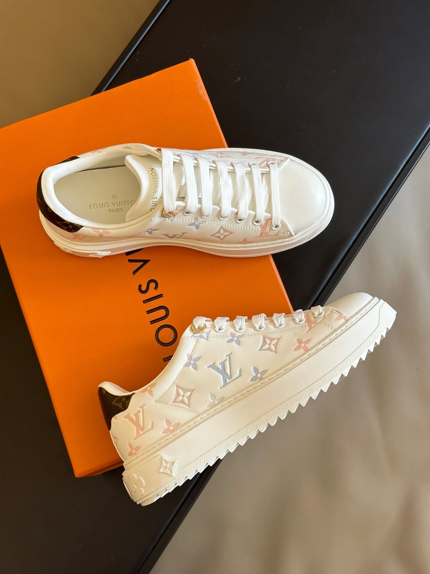 SE1157  LB Time Out Sneaker / Size4-10