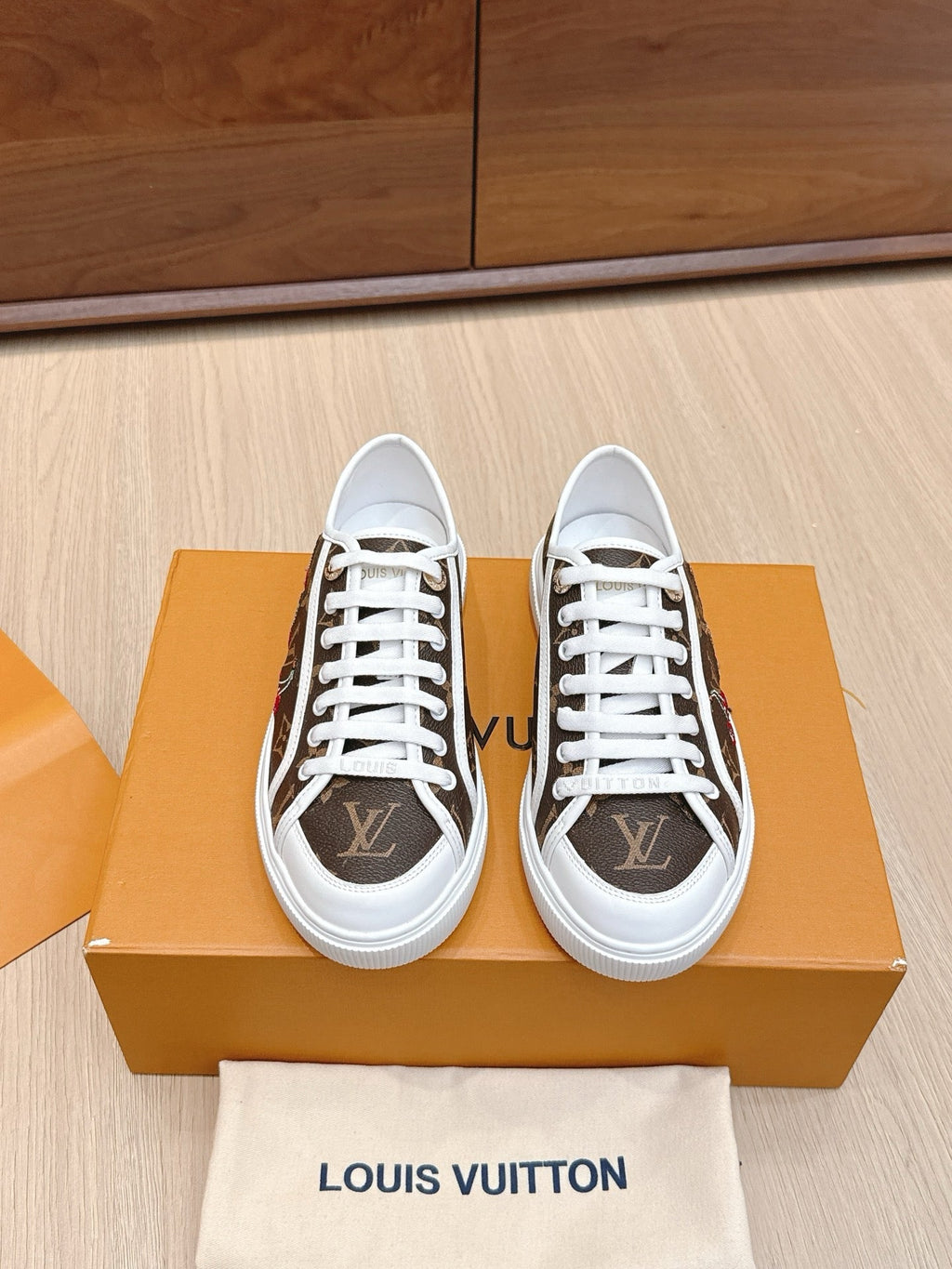 SE1734 LV x TM LV Lagoon Sneaker / Size5-11