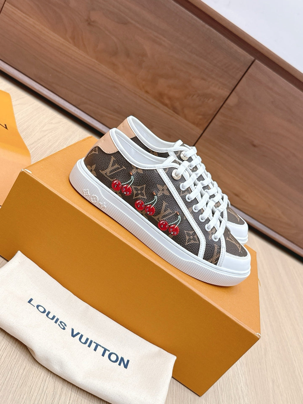 SE1734 LV x TM LV Lagoon Sneaker / Size5-11