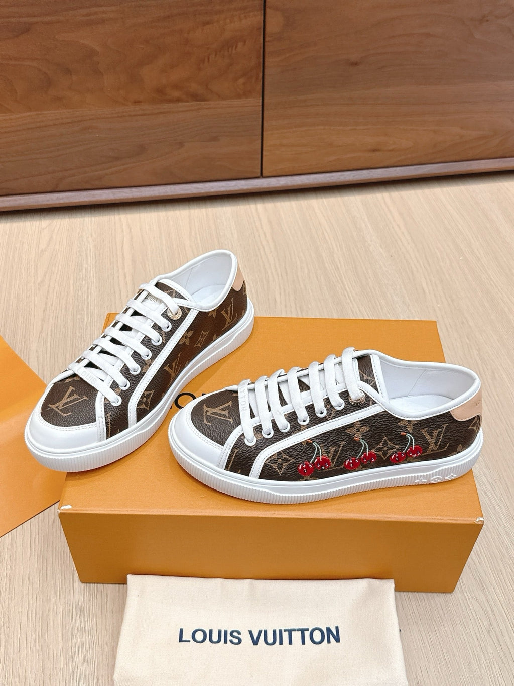 SE1734 LV x TM LV Lagoon Sneaker / Size5-11