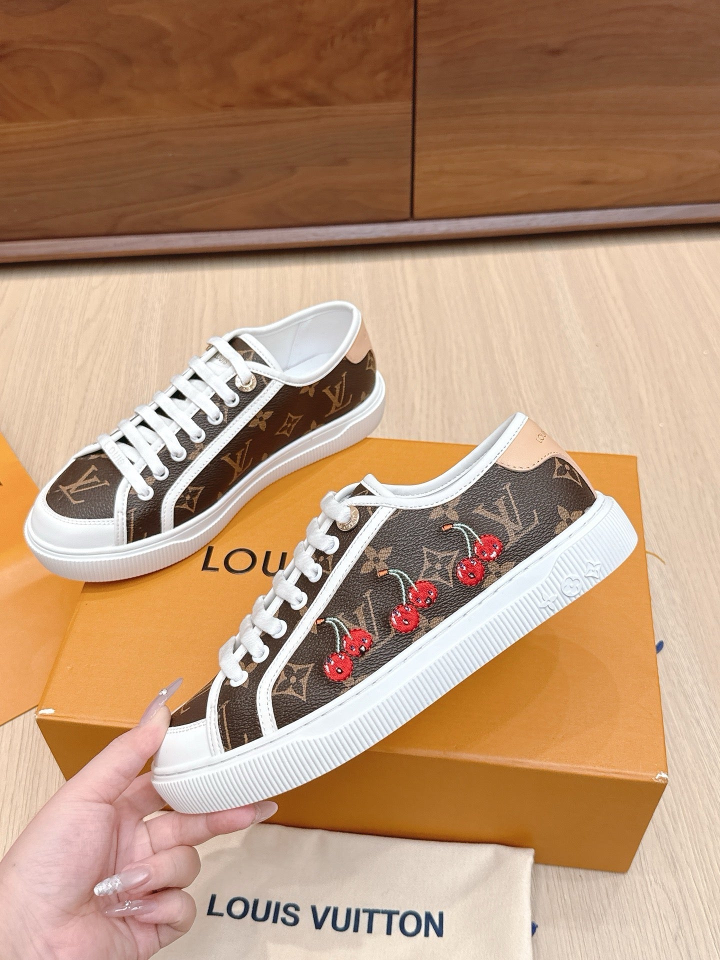 SE1734 LV x TM LV Lagoon Sneaker / Size5-11