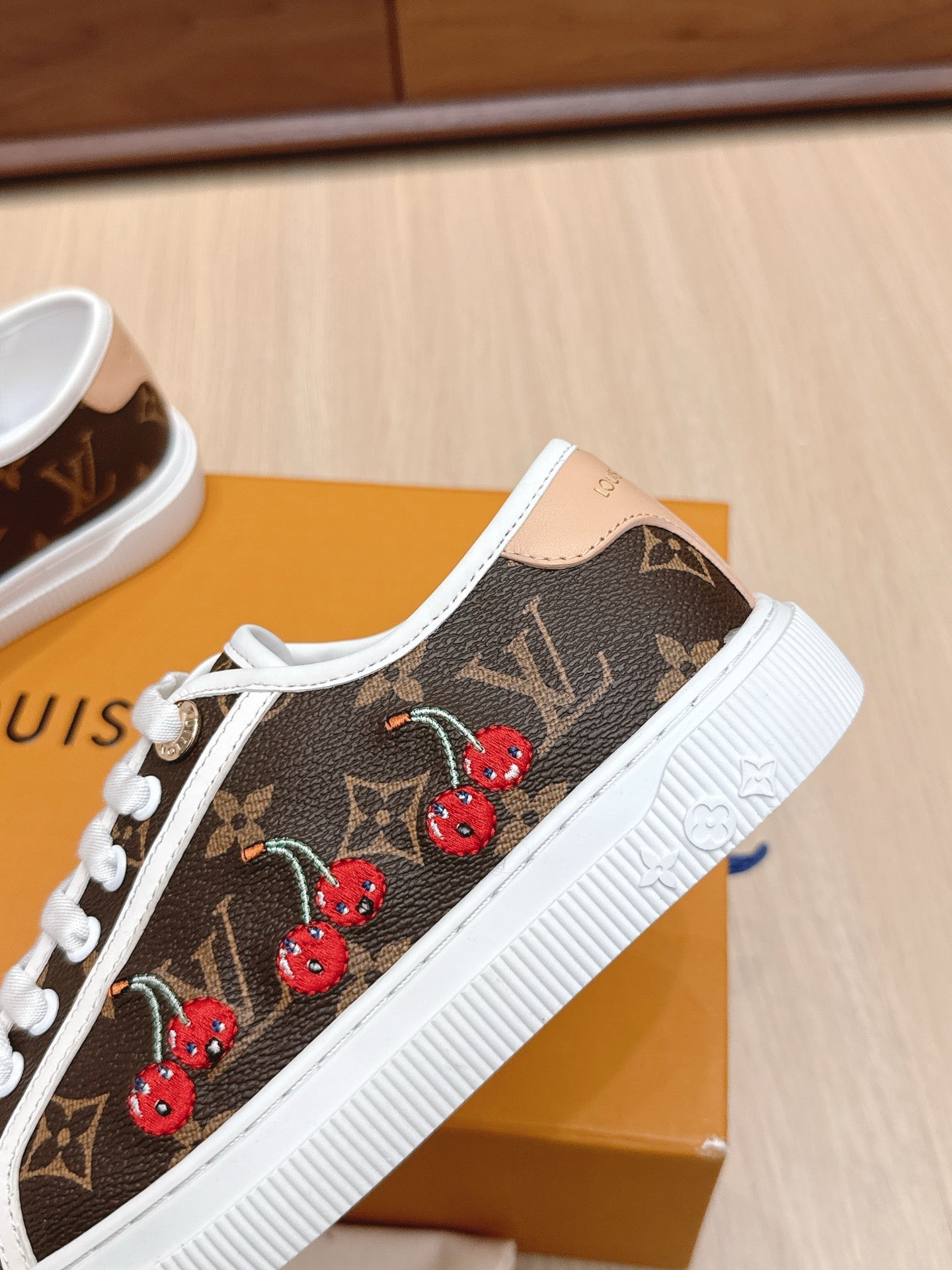 SE1734 LV x TM LV Lagoon Sneaker / Size5-11