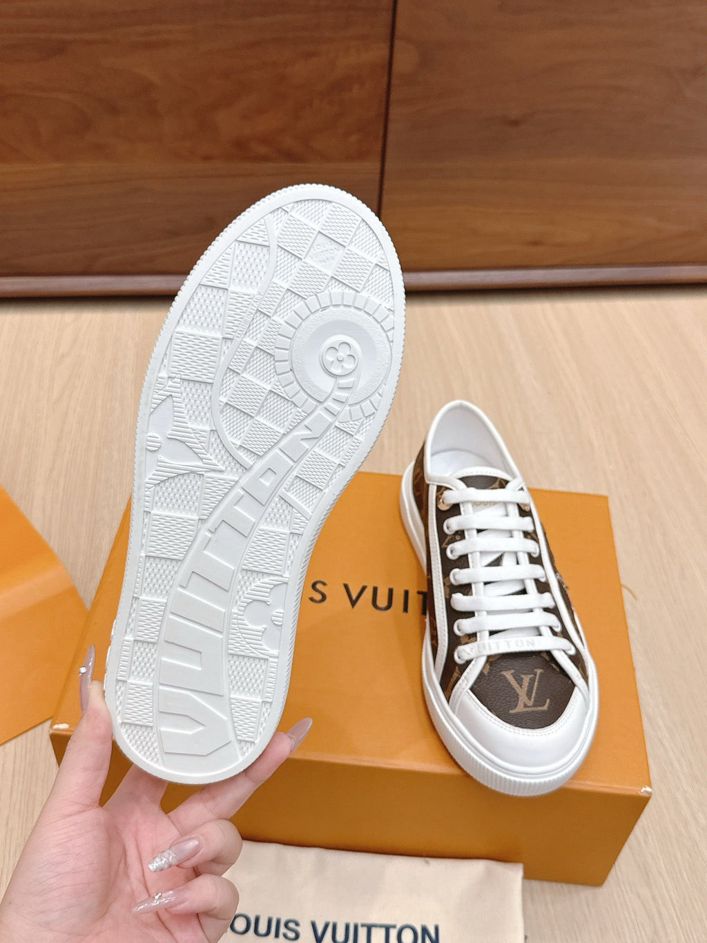 SE1734 LV x TM LV Lagoon Sneaker / Size5-11