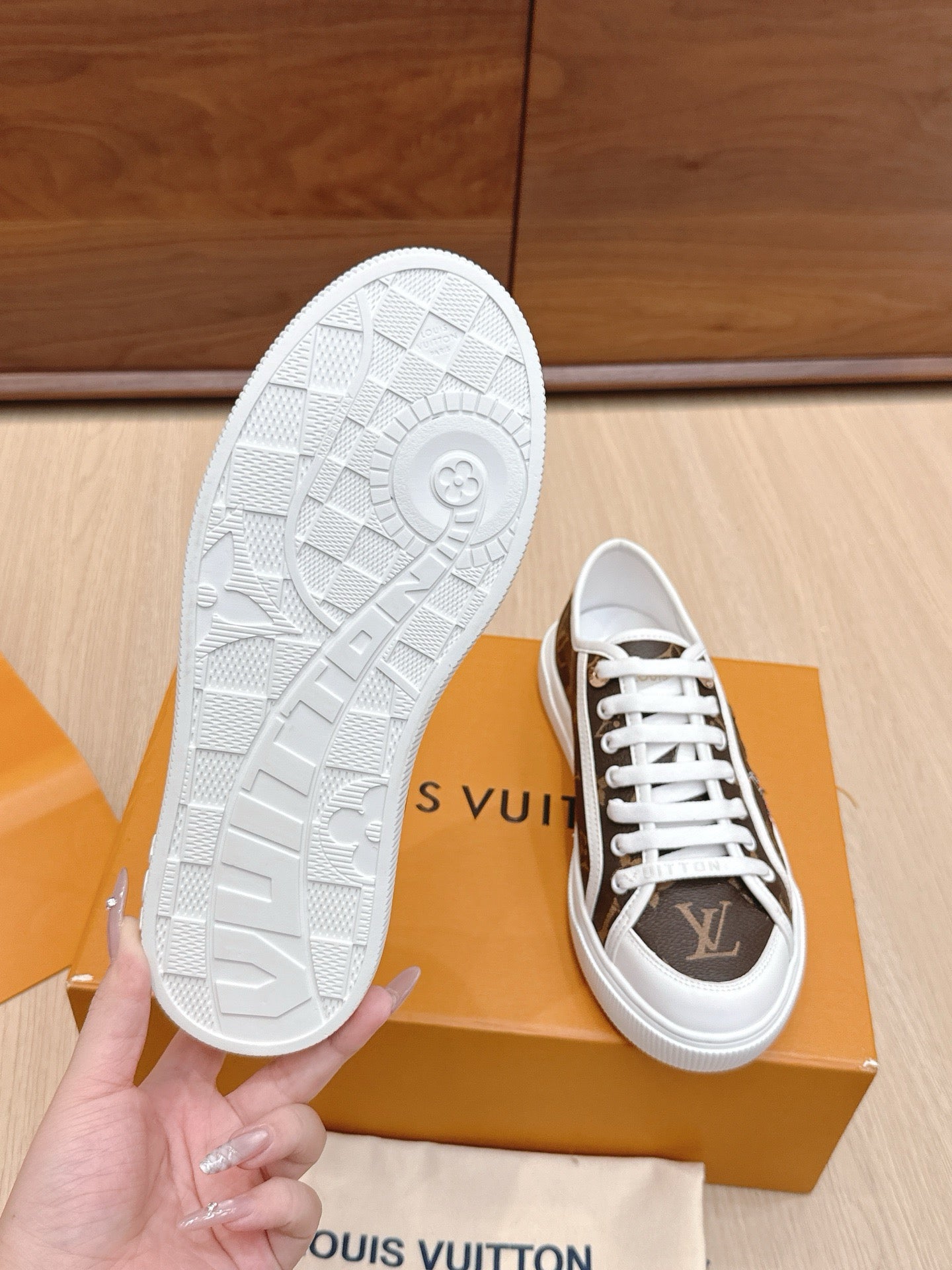 SE1734 LV x TM LV Lagoon Sneaker / Size5-11