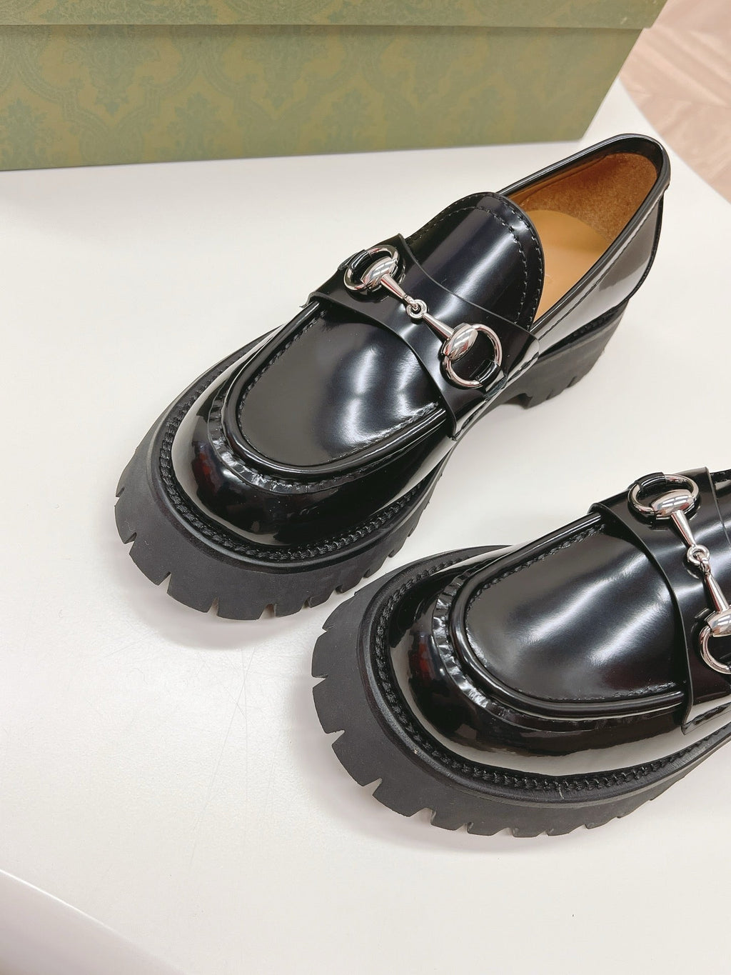 SE1512 GUCCI Women's loafer with Horsebit / Size5-11