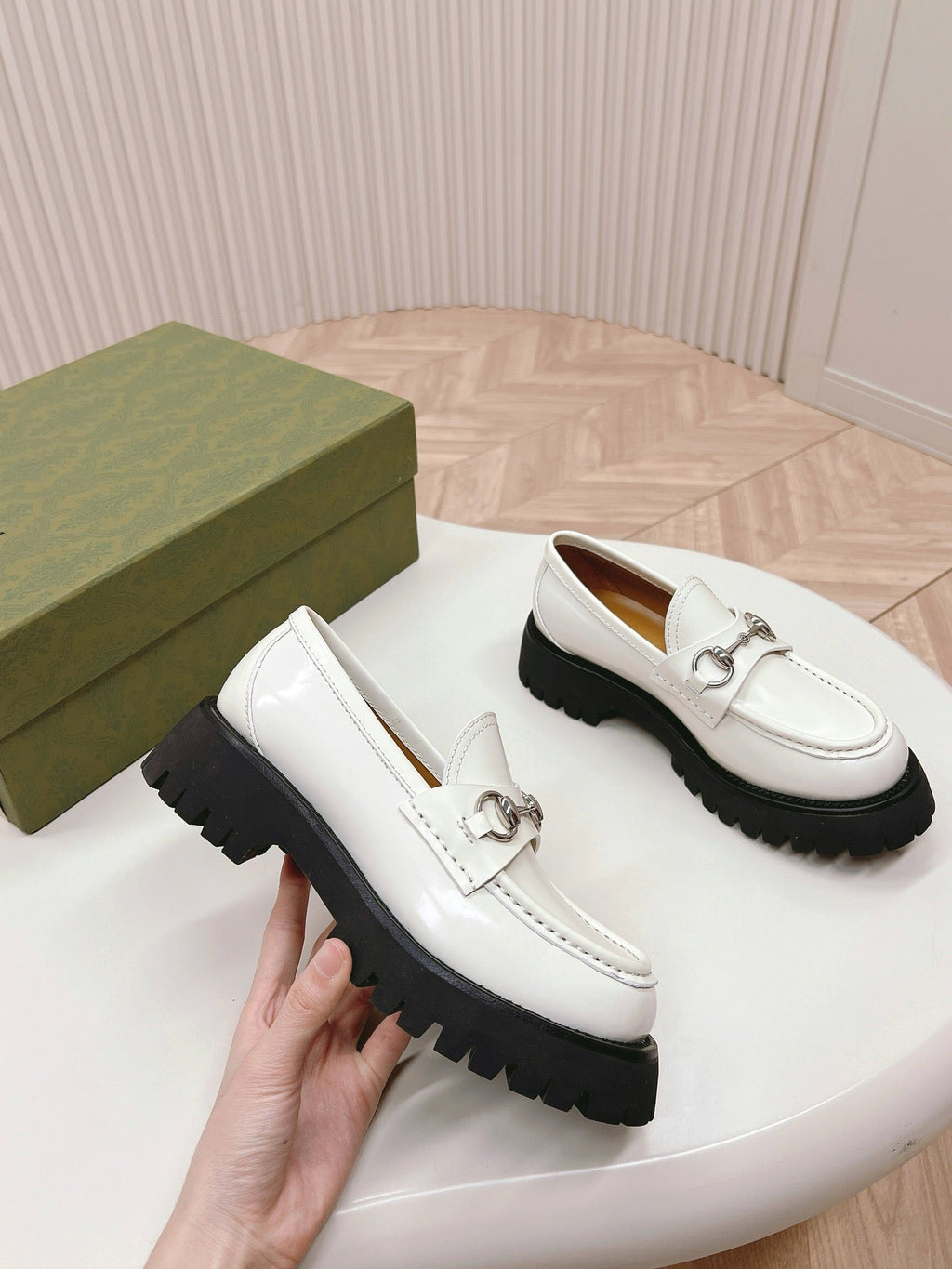 SE1511 GUCCI Women's loafer with Horsebit / Size5-11