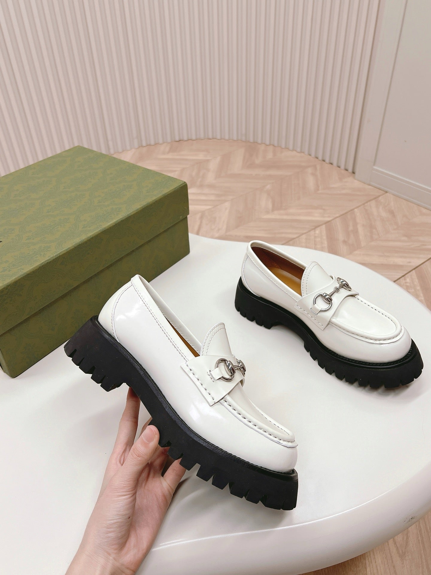 SE1511 GUCCI Women's loafer with Horsebit / Size5-11