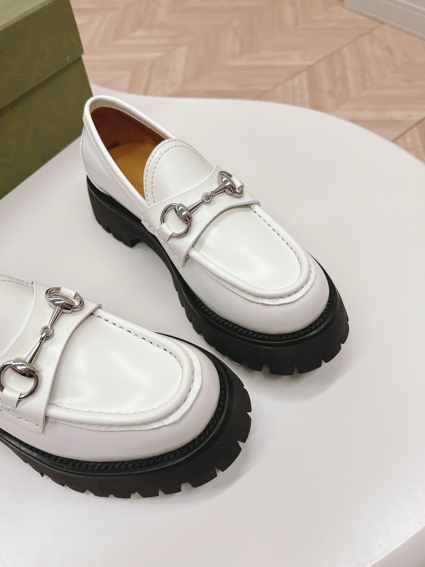 SE1512 GUCCI Women's loafer with Horsebit / Size5-11