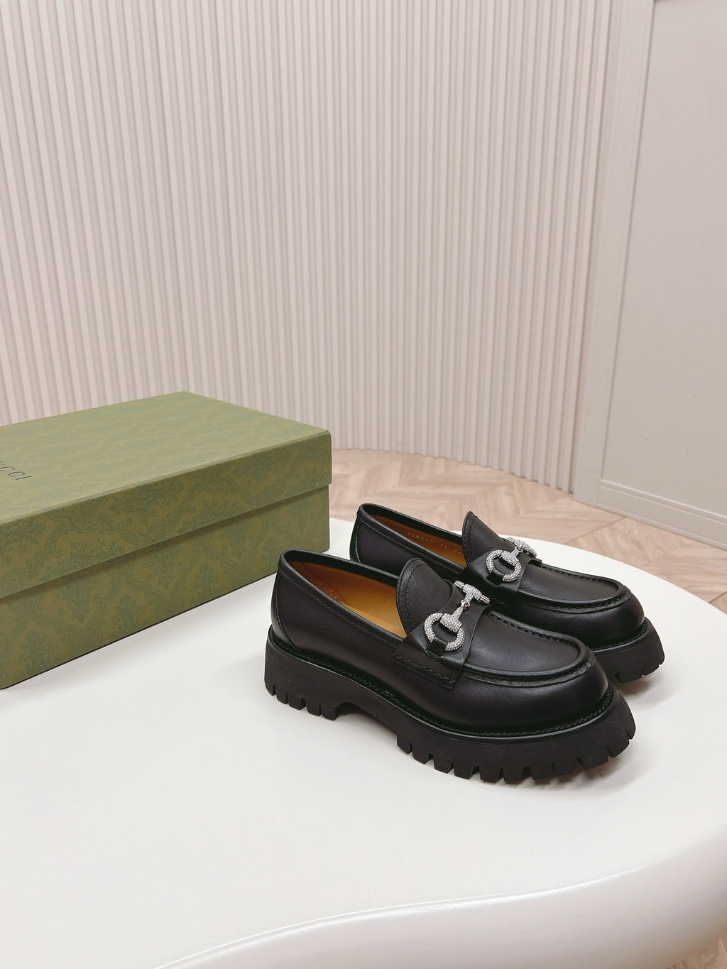 SE1508 Gucci Women's lug sole loafer / Size5-10