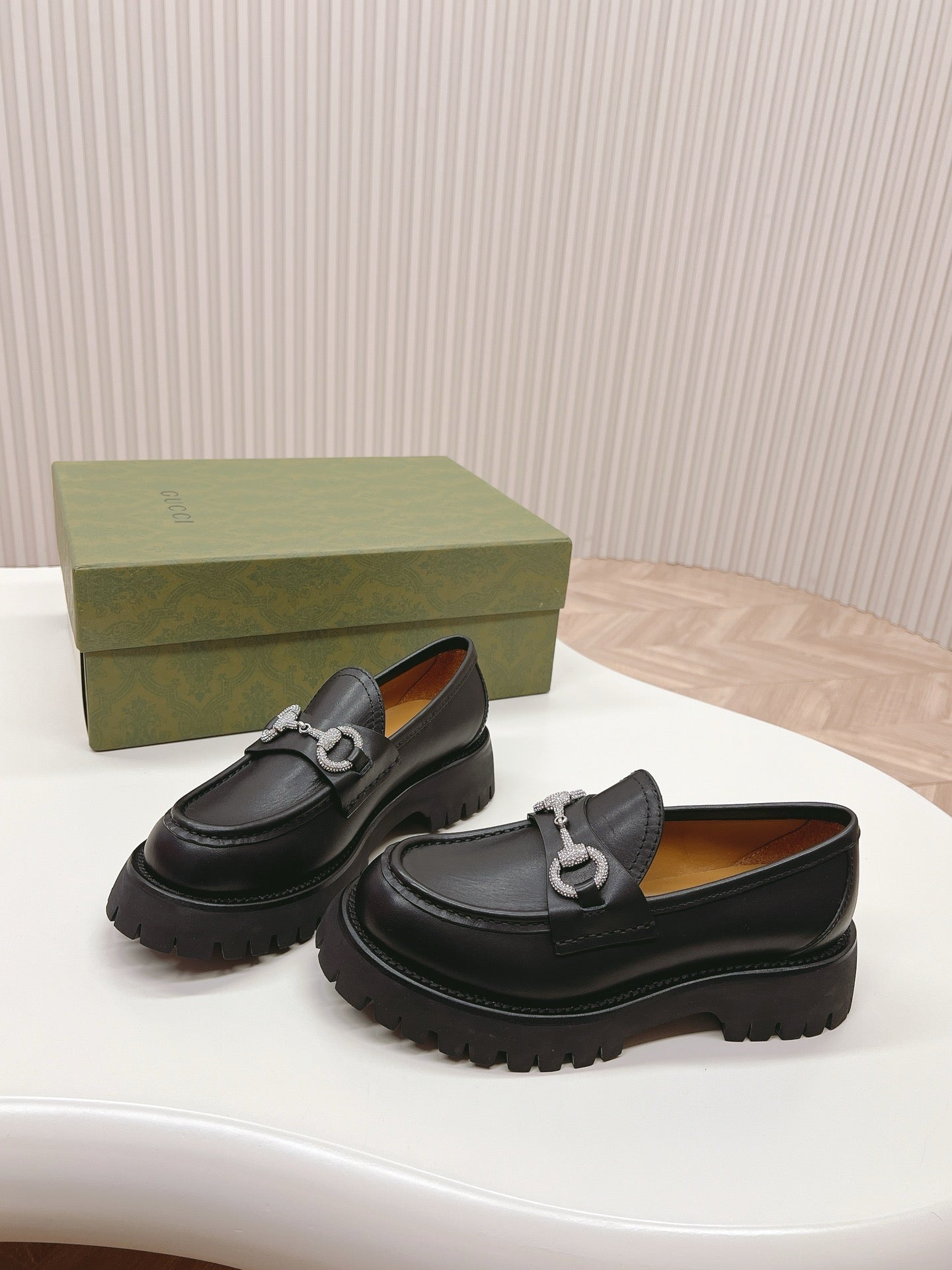 SE1508 Gucci Women's lug sole loafer / Size5-10