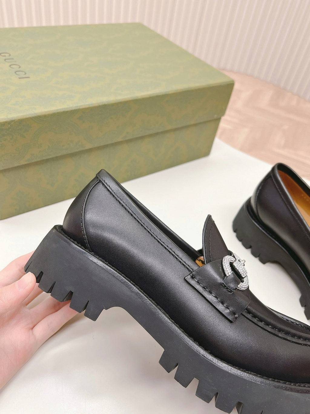 SE1508 Gucci Women's lug sole loafer / Size5-10