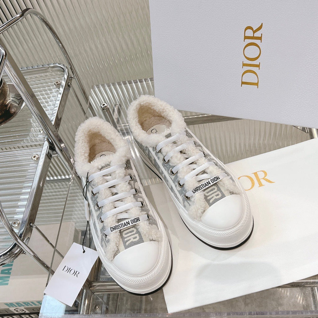 SE1242 DR Sneakers / Size5-10