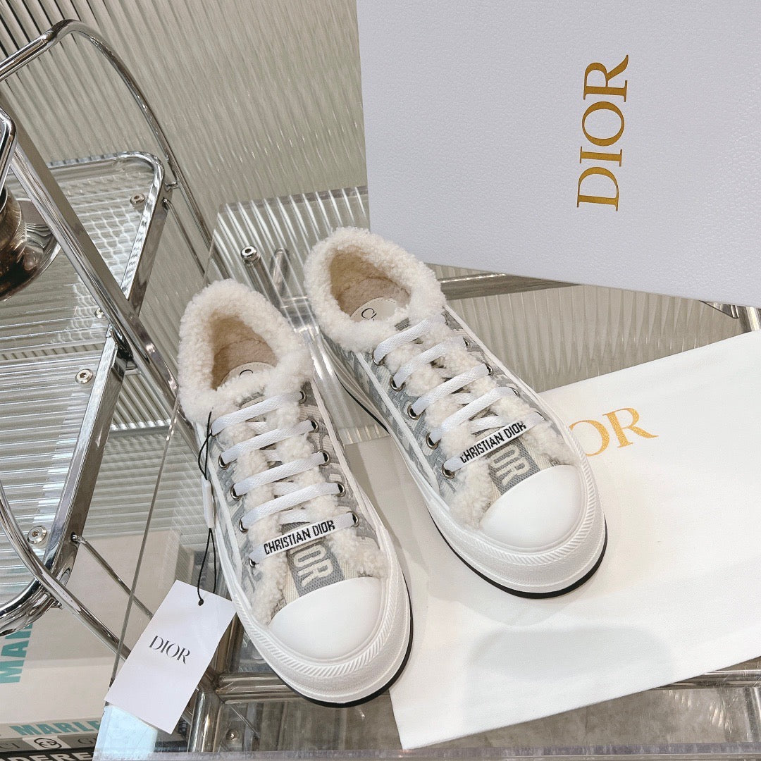 SE1242 DR Sneakers / Size5-10