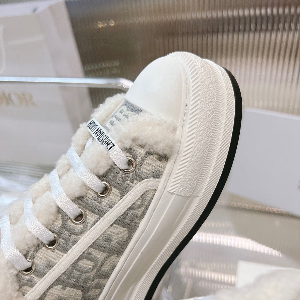 SE1242 DR Sneakers / Size5-10
