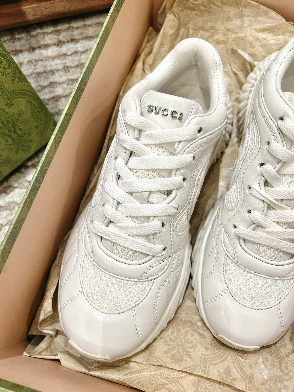 SE1370 Women's Gucci Ripple Sneaker / Size5-11