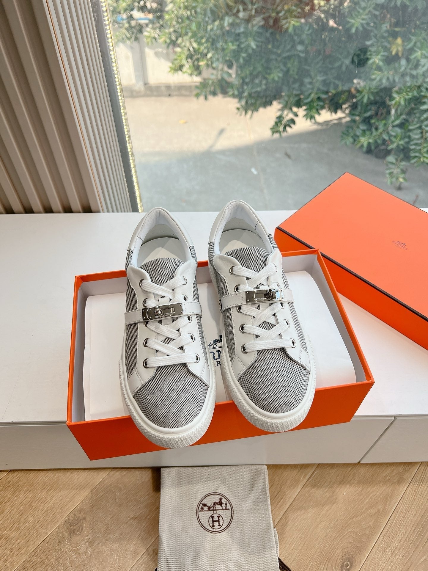 SE1559 Hermes Day Sneaker / Size5-10