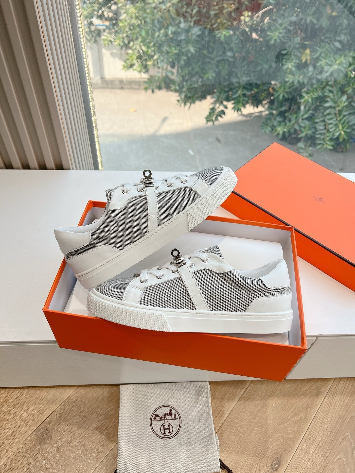SE1559 Hermes Day Sneaker / Size5-10