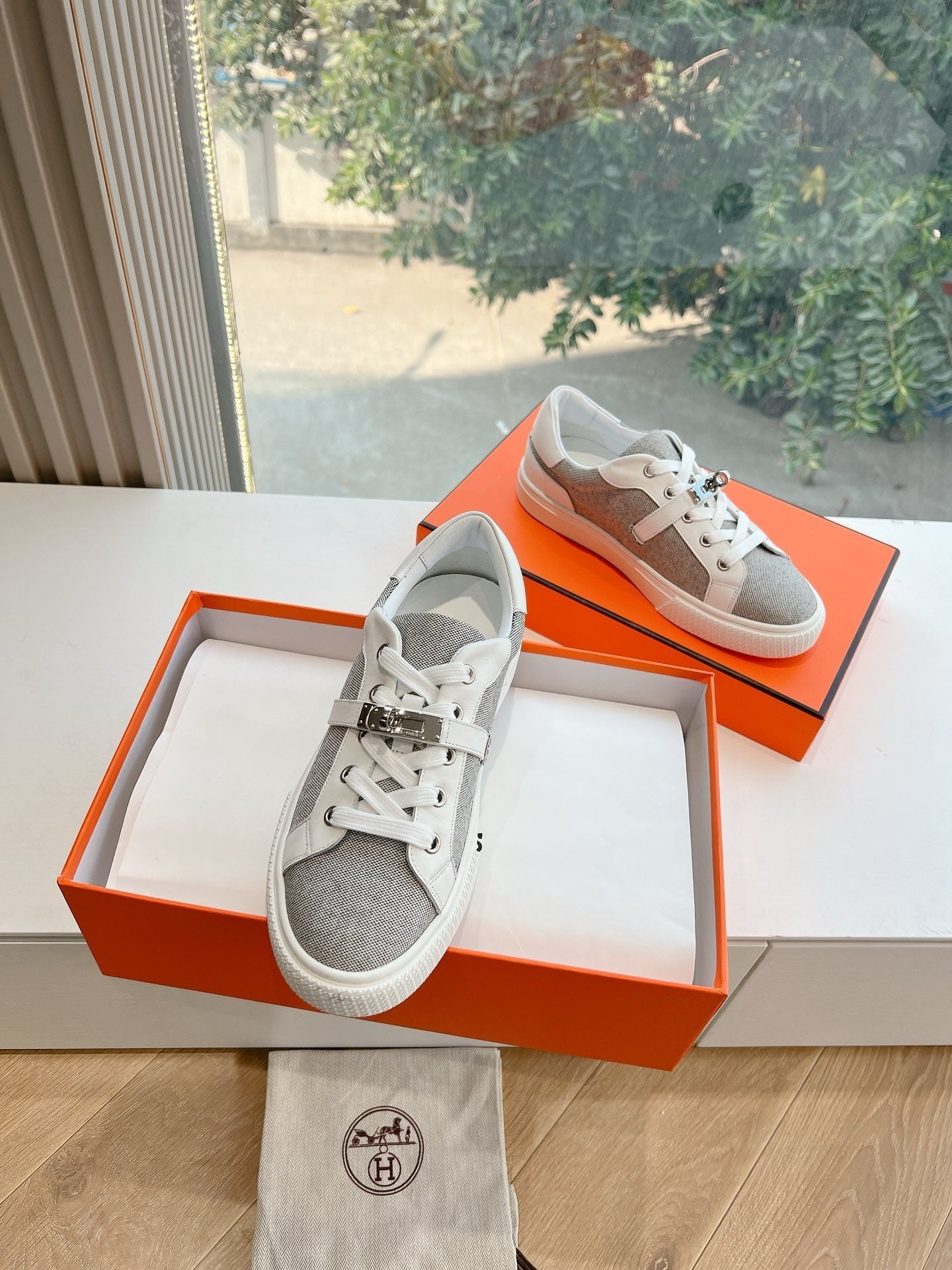 SE1559 Hermes Day Sneaker / Size5-10