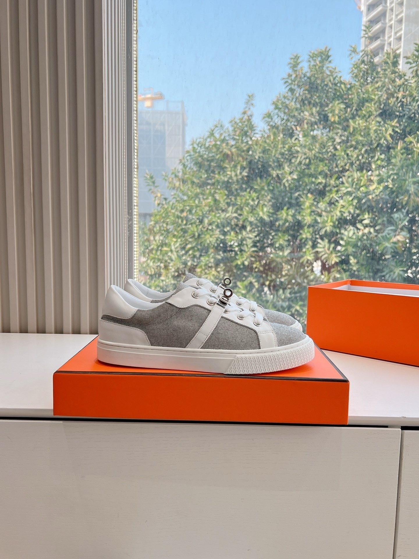 SE1559 Hermes Day Sneaker / Size5-10