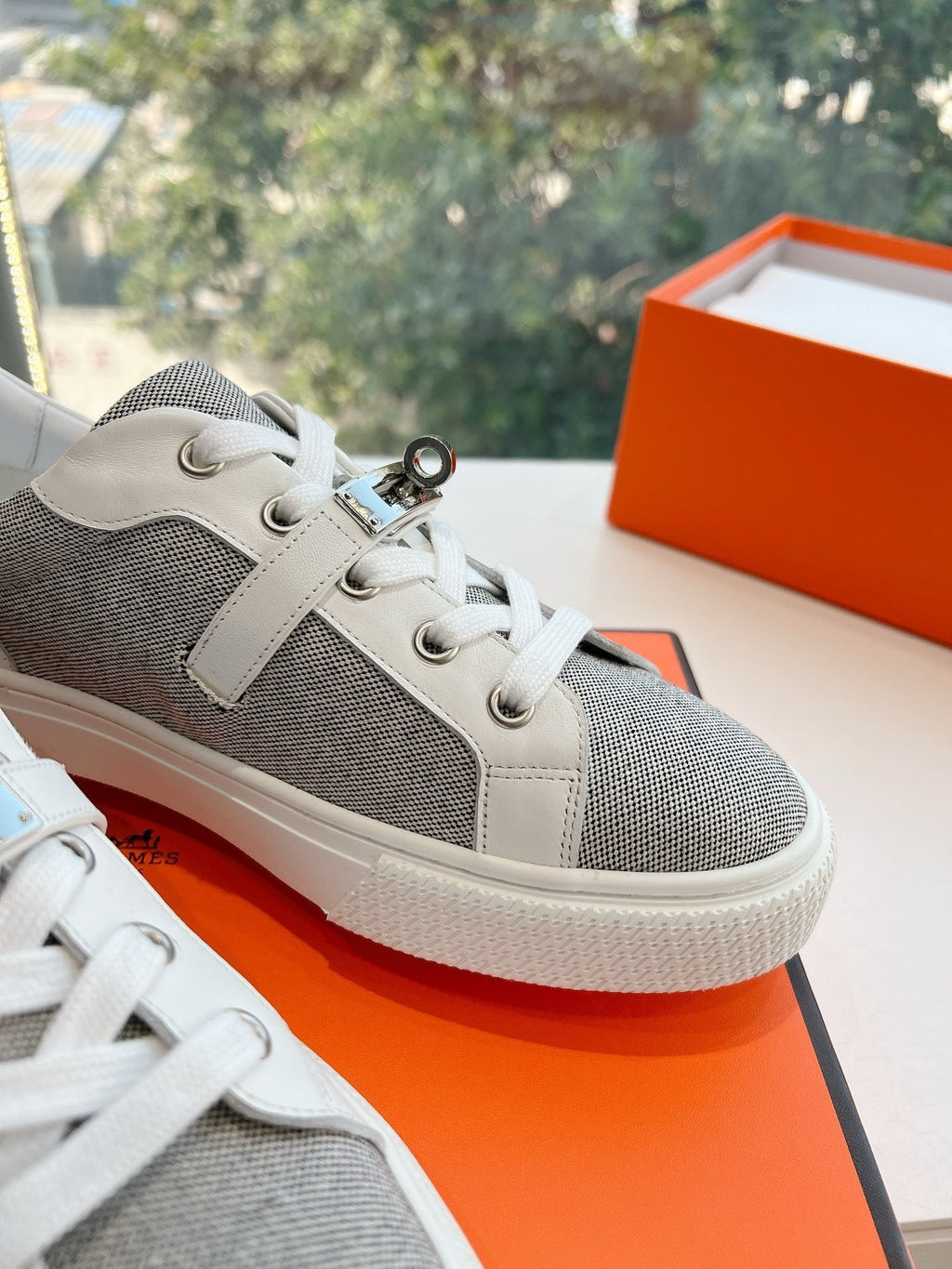 SE1559 Hermes Day Sneaker / Size5-10