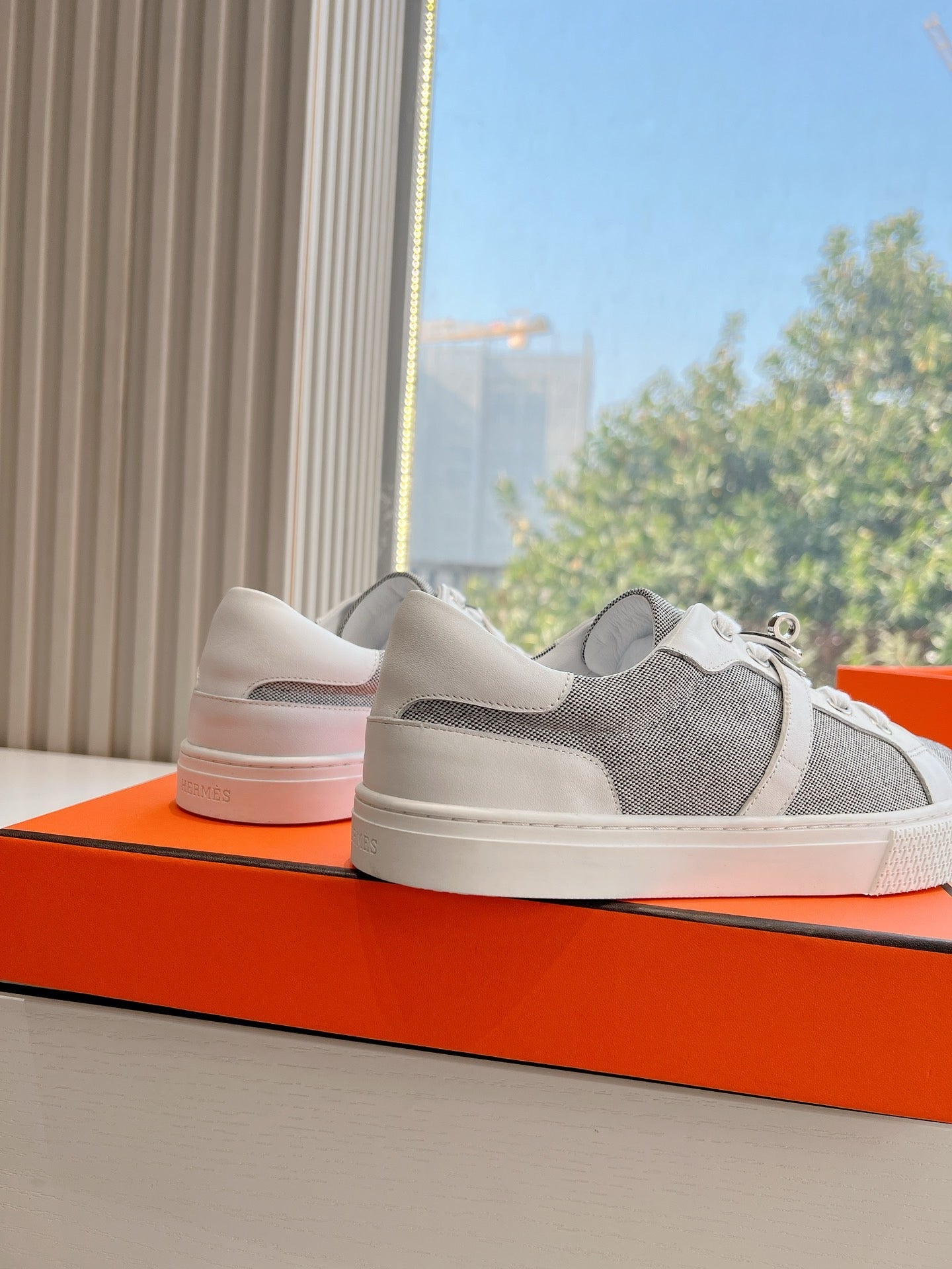 SE1559 Hermes Day Sneaker / Size5-10