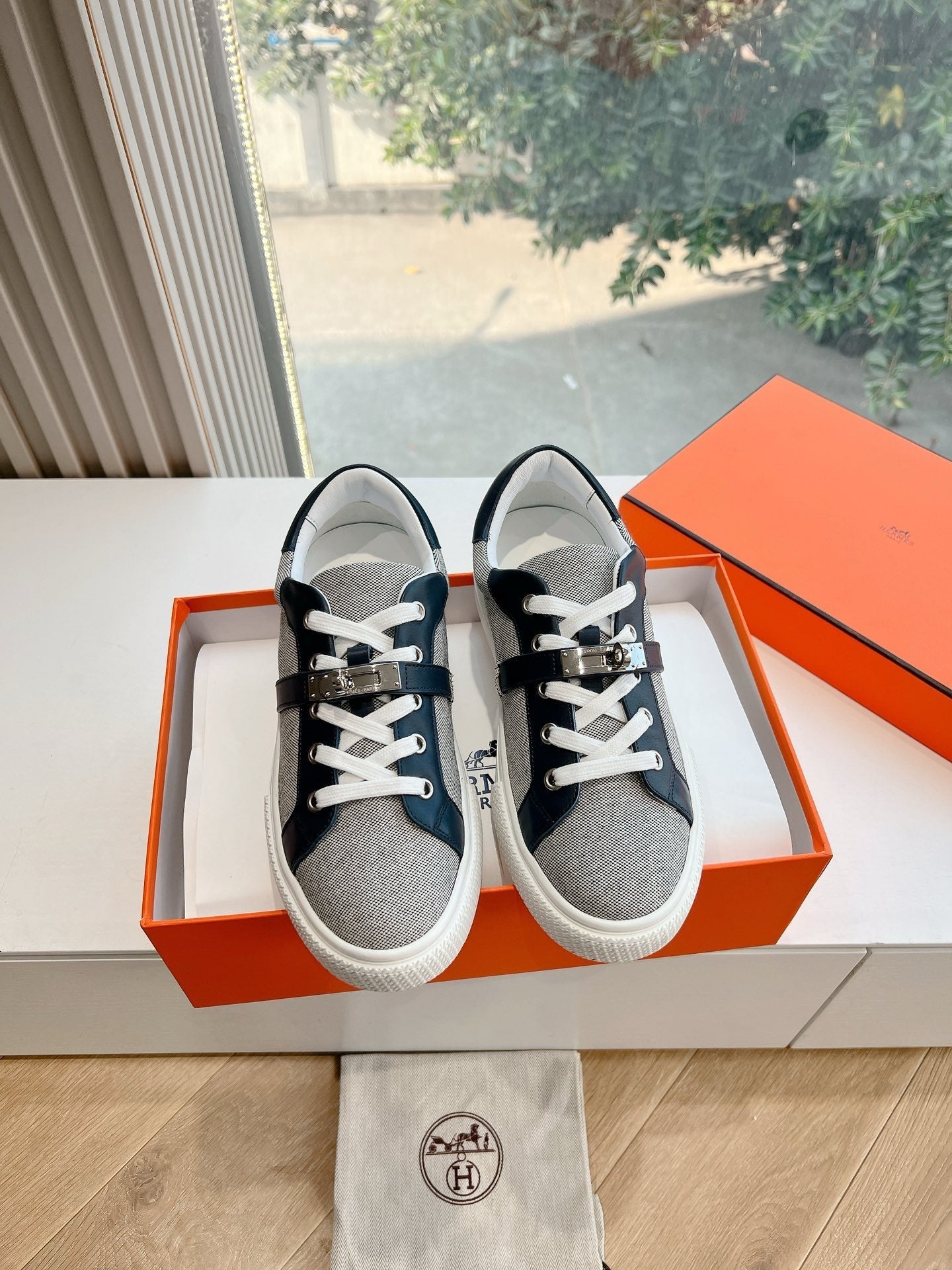 SE1560 Hermes Day Sneaker / Size5-10