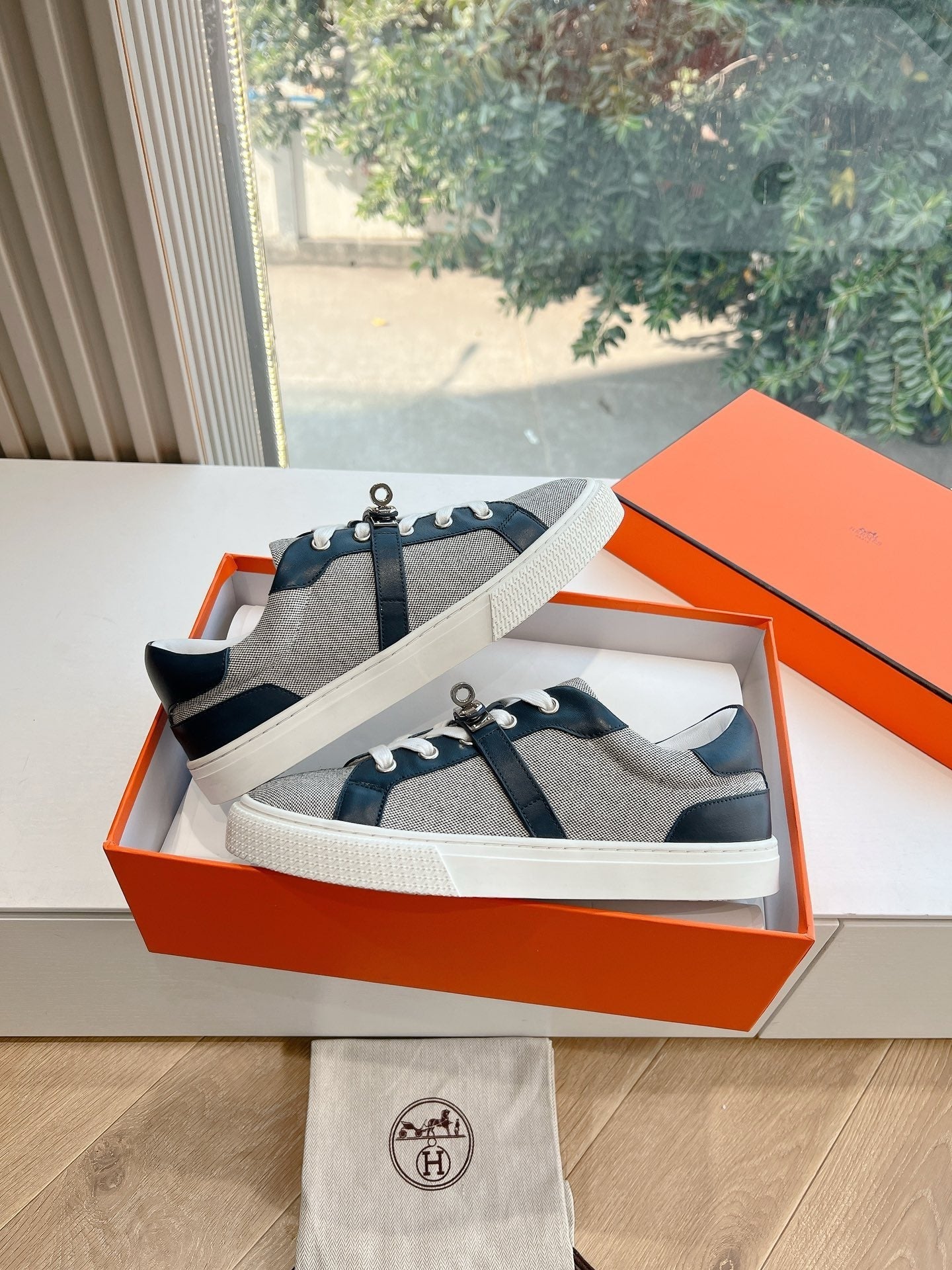 SE1560 Hermes Day Sneaker / Size5-10