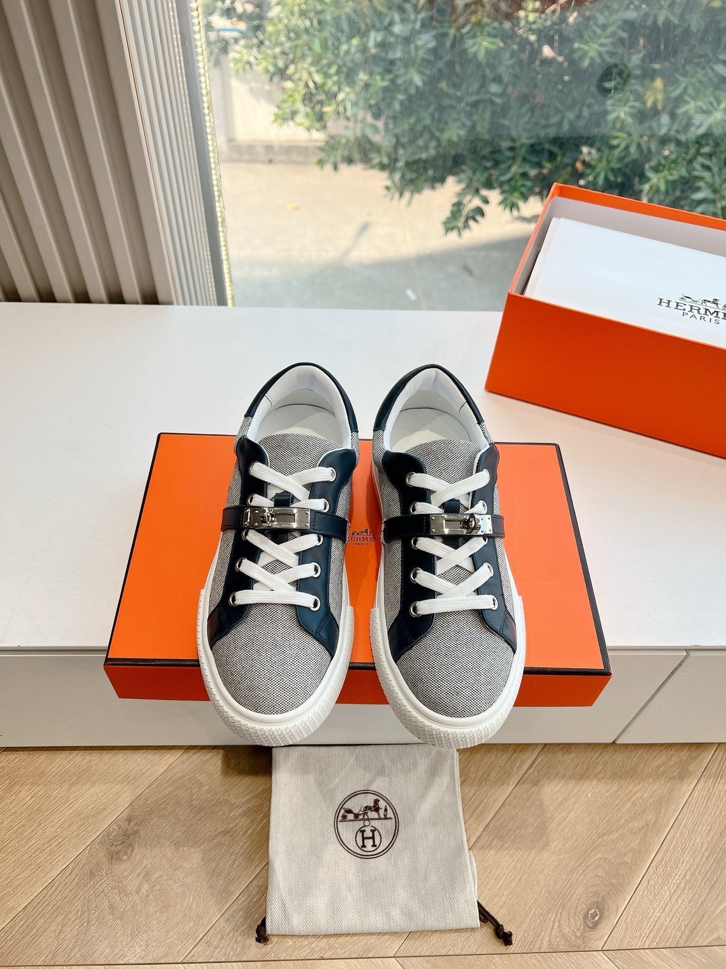 SE1560 Hermes Day Sneaker / Size5-10