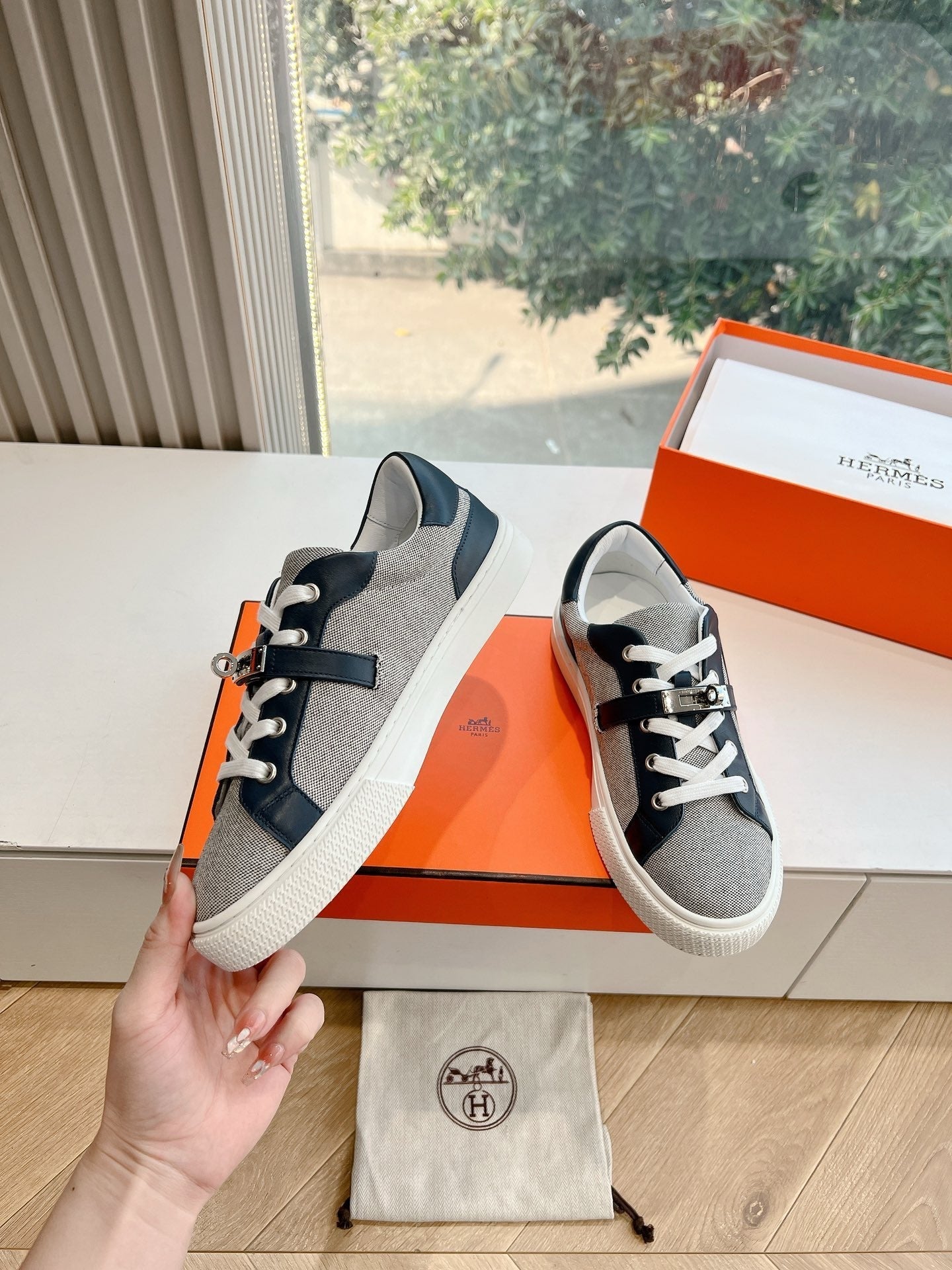 SE1560 Hermes Day Sneaker / Size5-10
