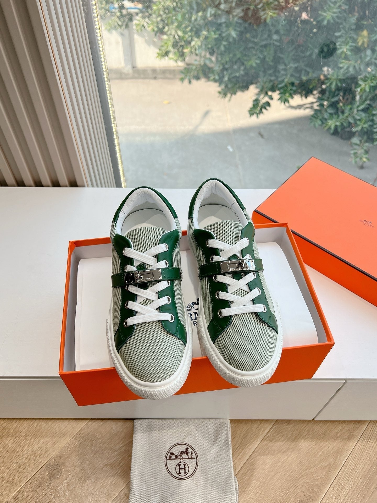 SE1566 Hermes Day Sneaker / Size5-10