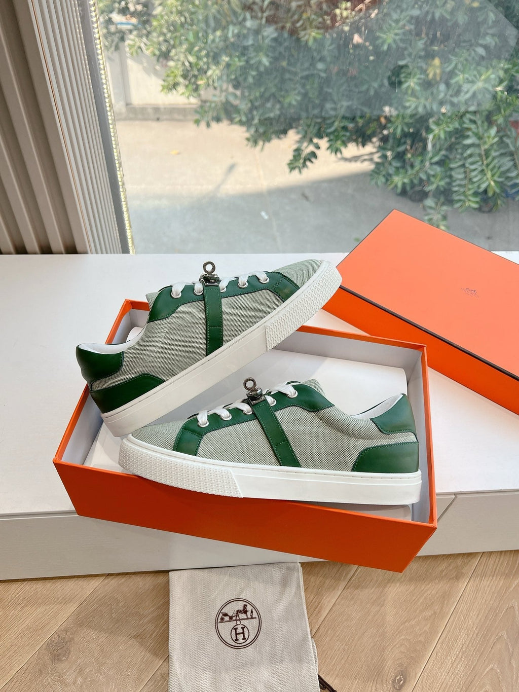 SE1566 Hermes Day Sneaker / Size5-10
