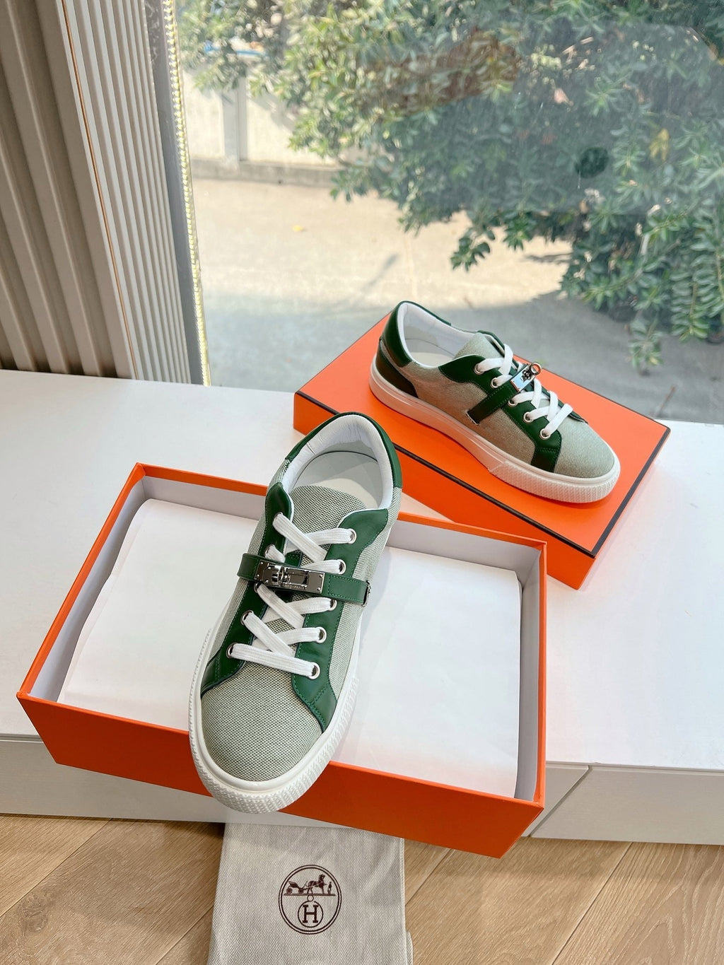 SE1566 Hermes Day Sneaker / Size5-10