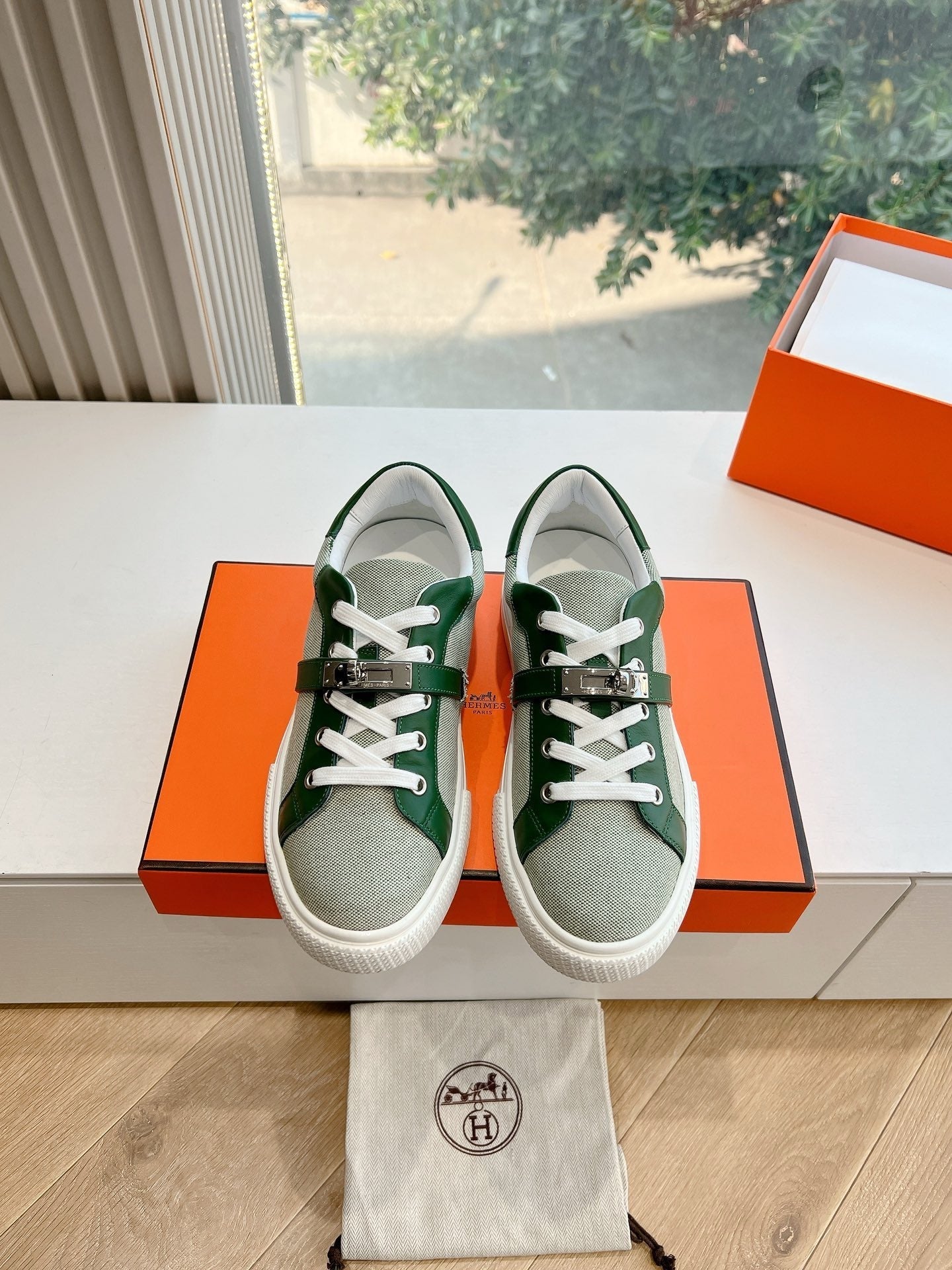 SE1566 Hermes Day Sneaker / Size5-10