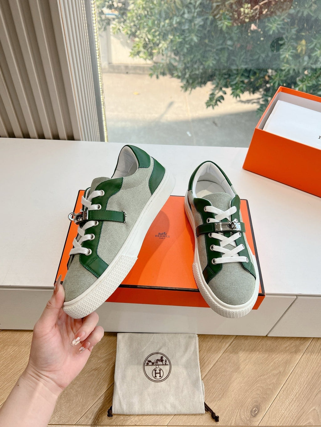SE1566 Hermes Day Sneaker / Size5-10