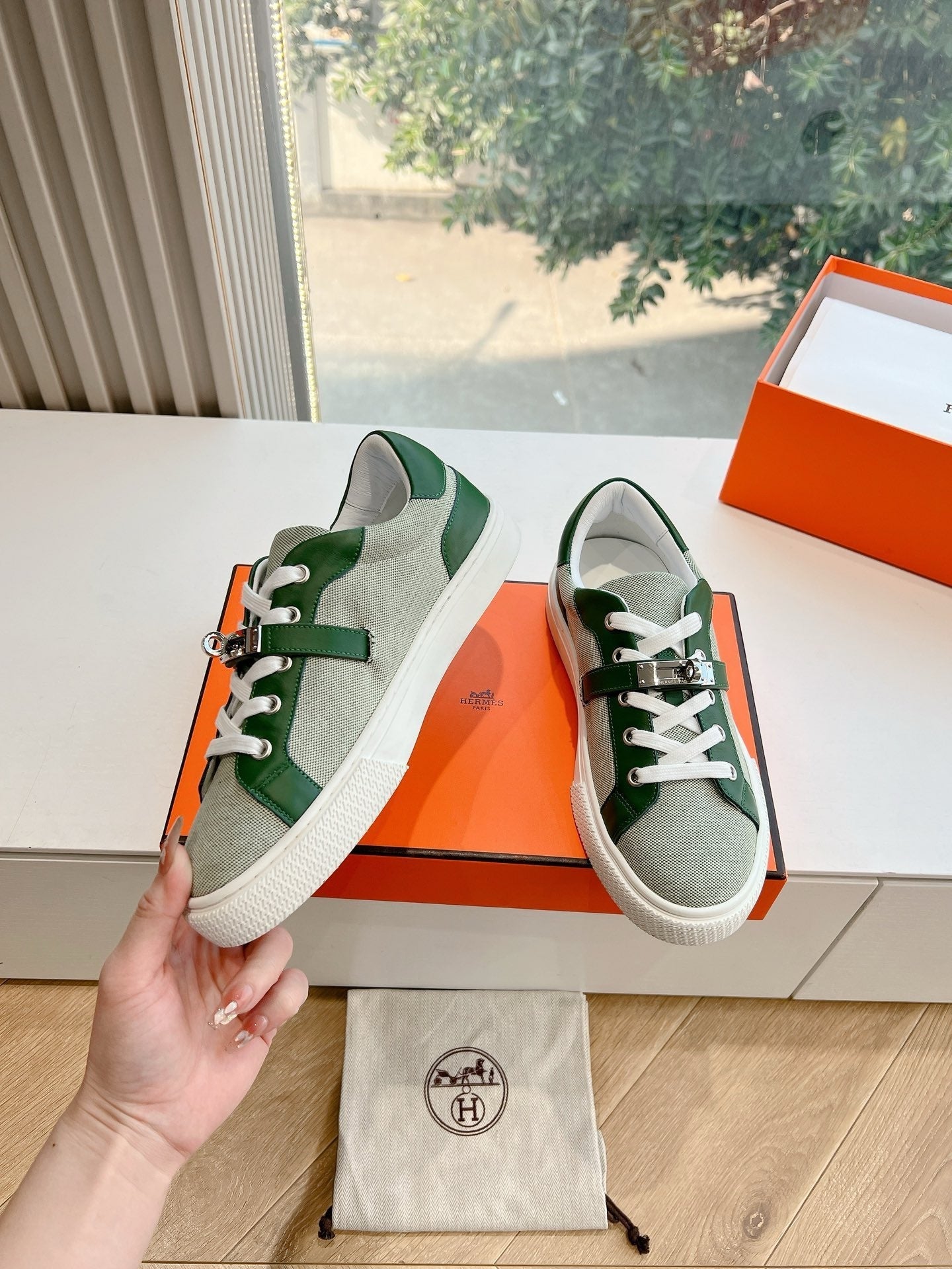 SE1566 Hermes Day Sneaker / Size5-10