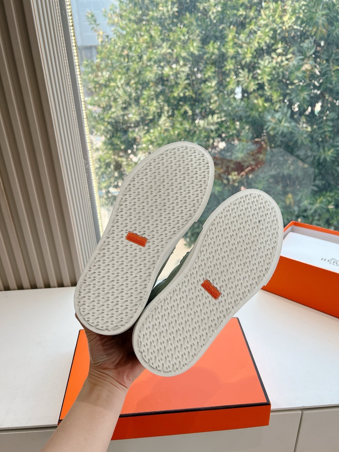 SE1566 Hermes Day Sneaker / Size5-10