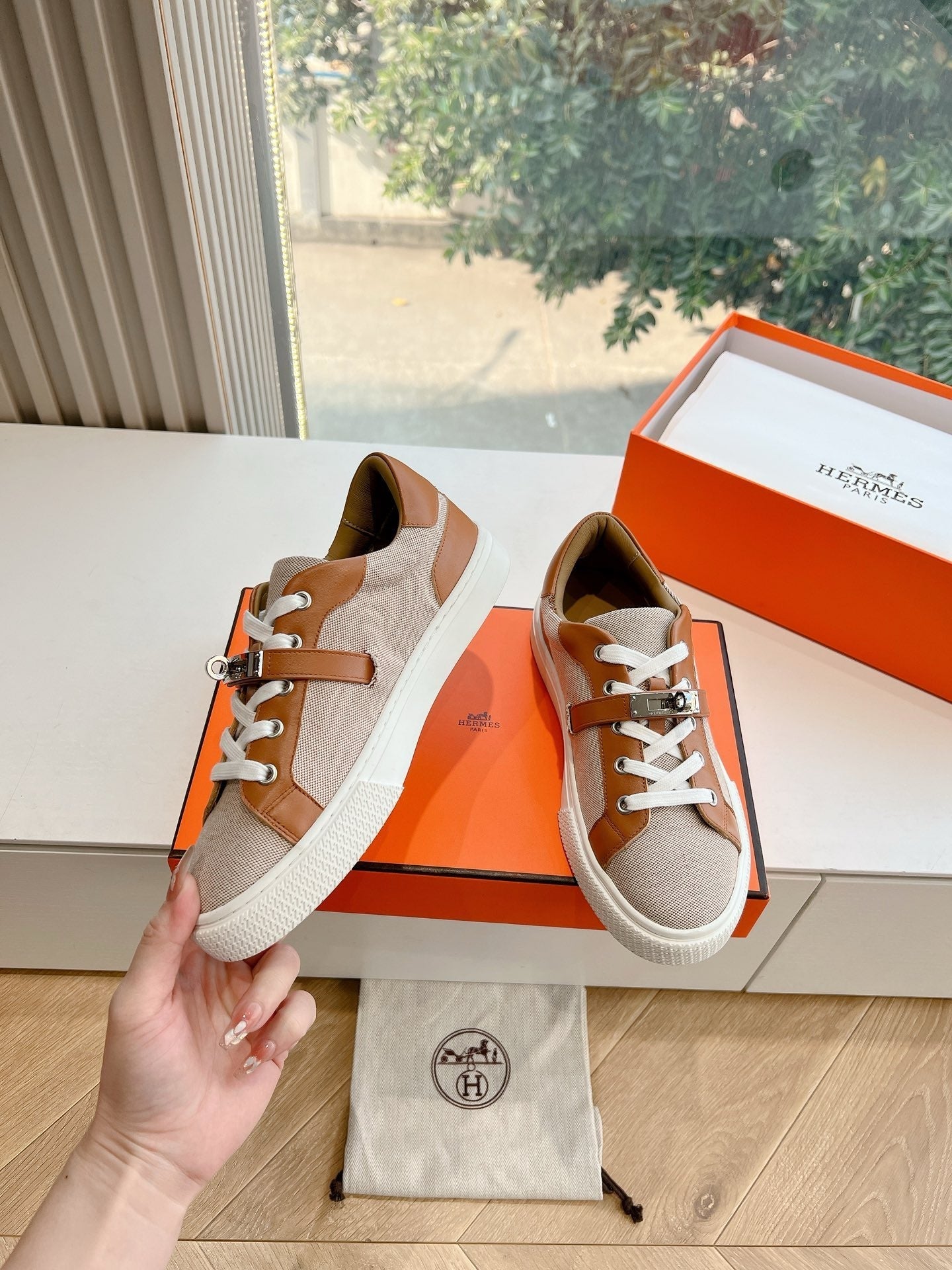 SE1561 Hermes Day Sneaker / Size5-10